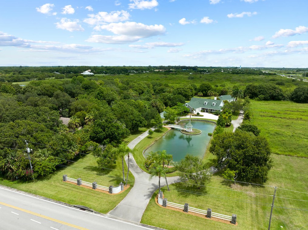 5880 1st St, Vero Beach, FL 32968