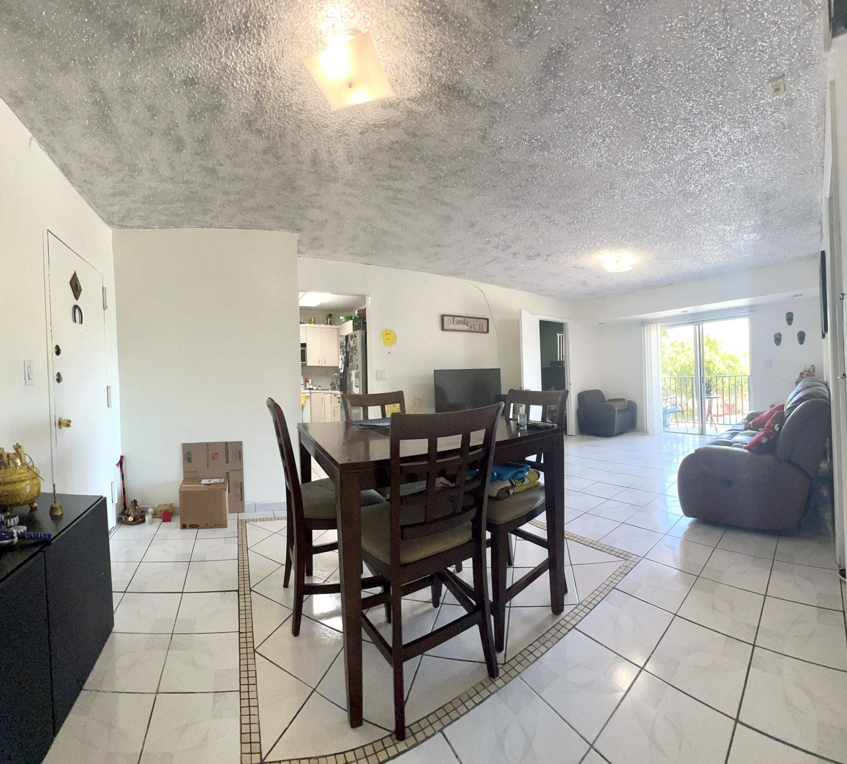 4707 7th St, Miami, FL 33126-2201