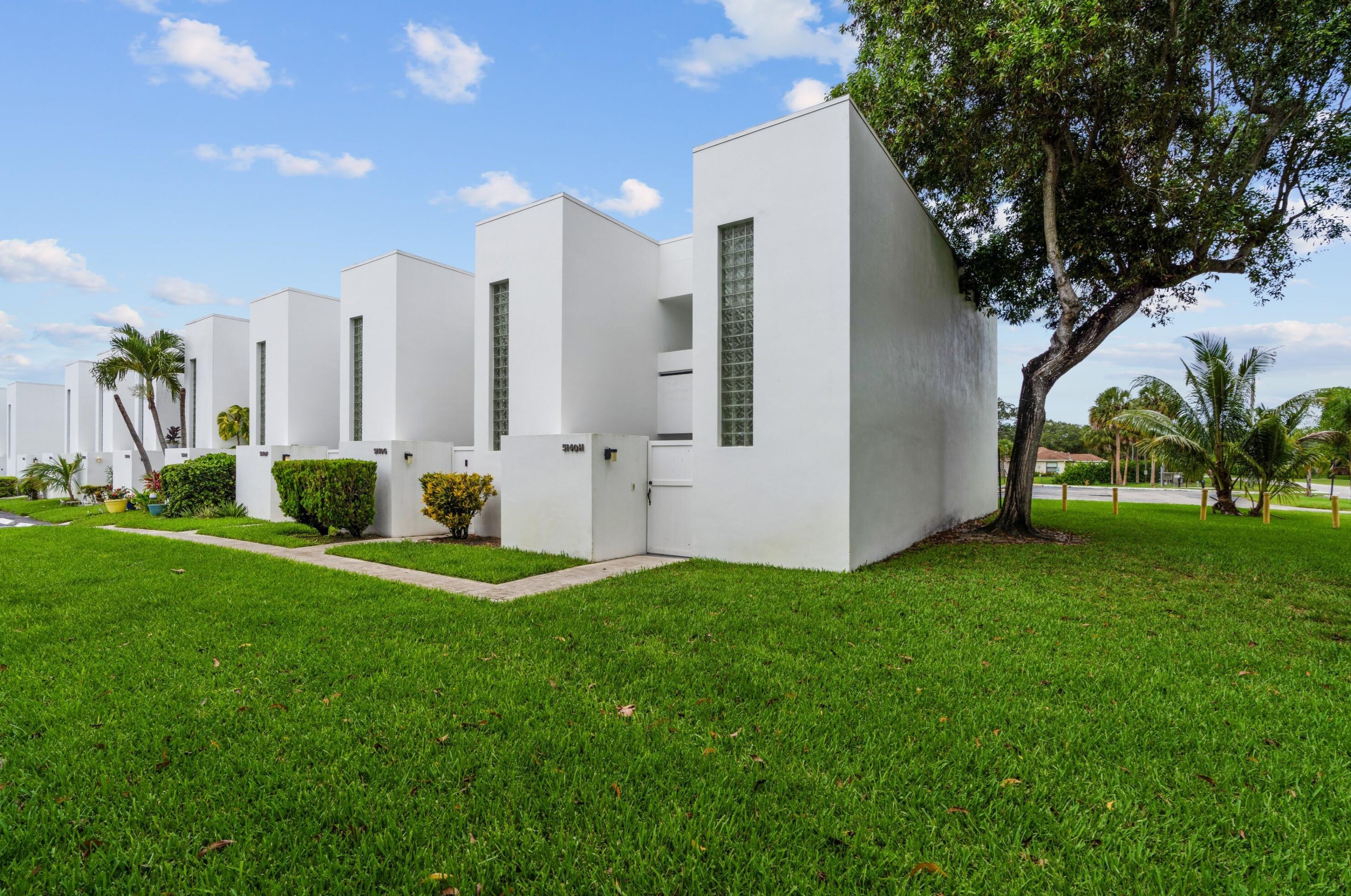5140 Elmhurst Rd #h, West Palm Beach, FL