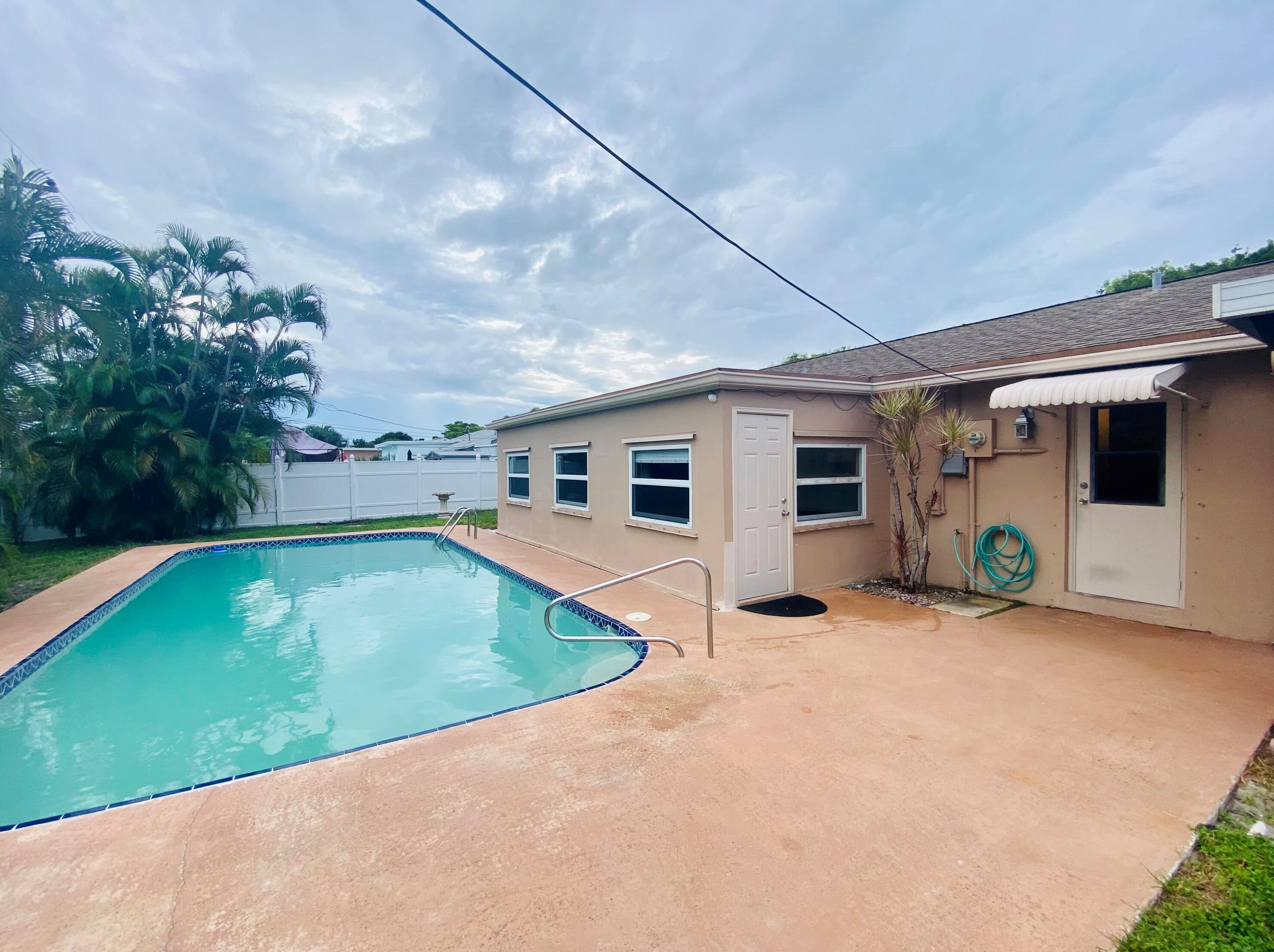 416 13th Pl, Lake Worth, FL 33462-3006
