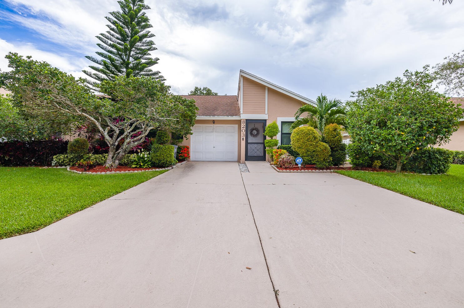 8203 Summerbreeze Ln, Boca Raton, FL 33496-5122