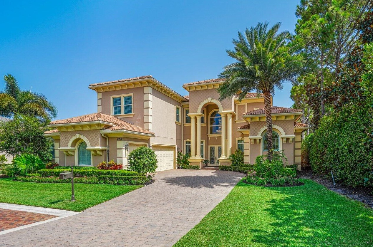 6464 Bellamalfi St, Boca Raton, FL 33496-3277