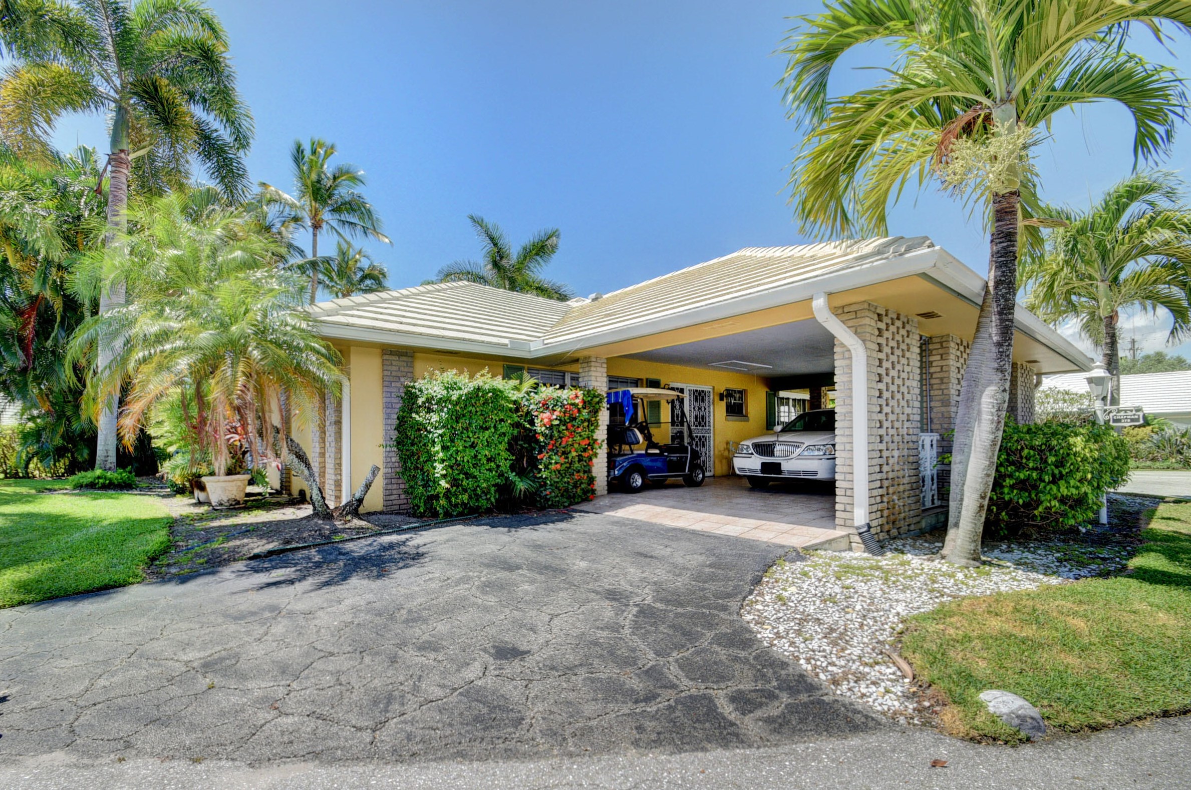 375 Yorktowne Cir, Lake Worth, FL 33462-1131