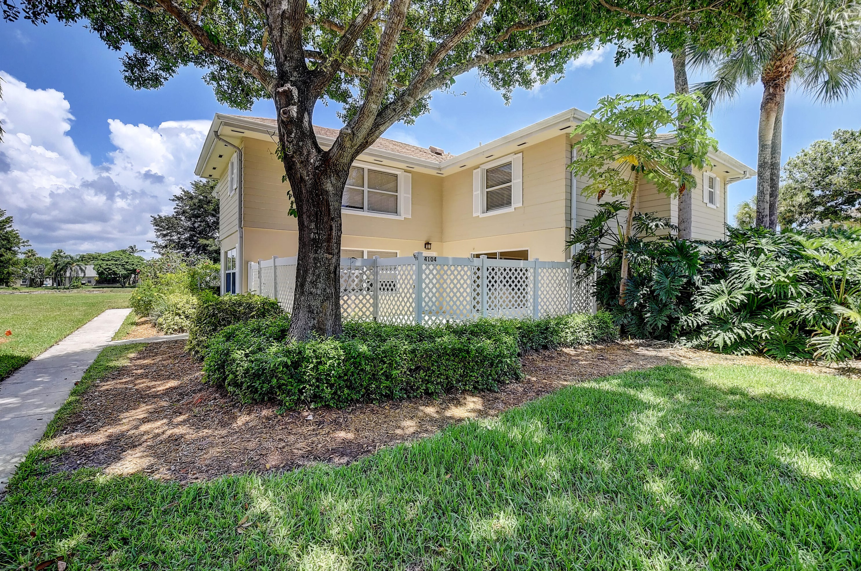 4104 Roxbury Ct, Boynton Beach, FL 33436