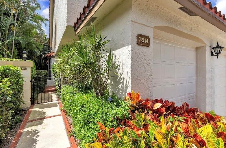 7814 La Mirada Dr, Boca Raton, FL 33433