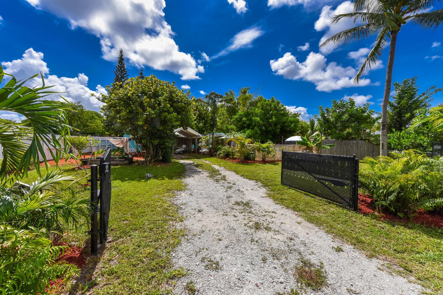 104 Wisconsin St, Lake Worth, FL 33461-3946