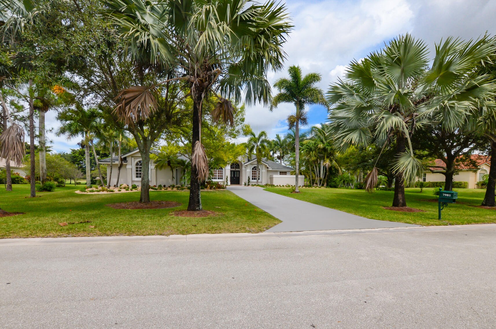 7981 Woodsmuir Dr, West Palm Beach, FL 33412