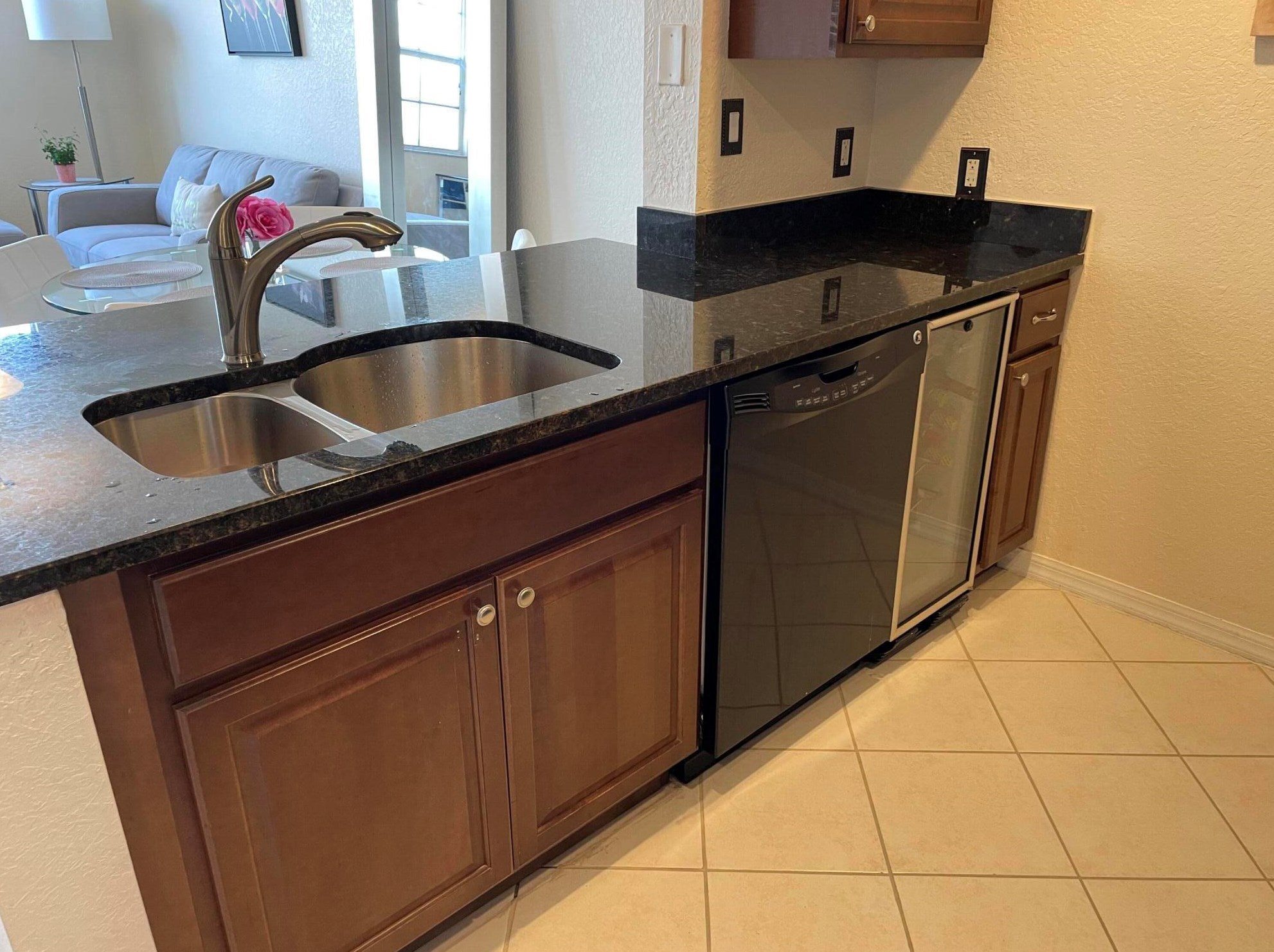1801 N Flagler Dr Apt 818, West Palm Beach, FL 33401