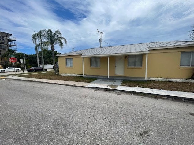 400 Metcalf Ct, West Palm Beach, FL 33407