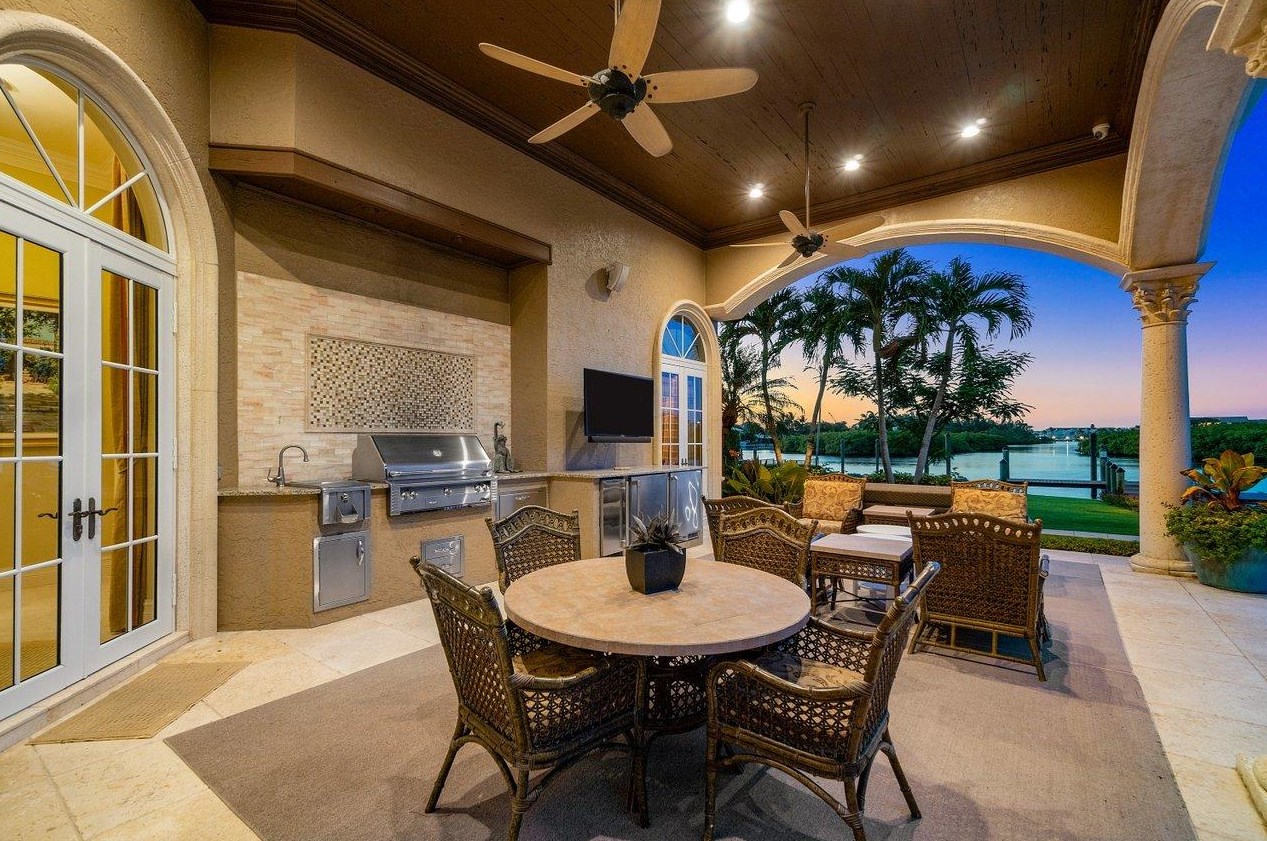 317 Old Jupiter Beach Rd, Jupiter FL  33477-5034 exterior