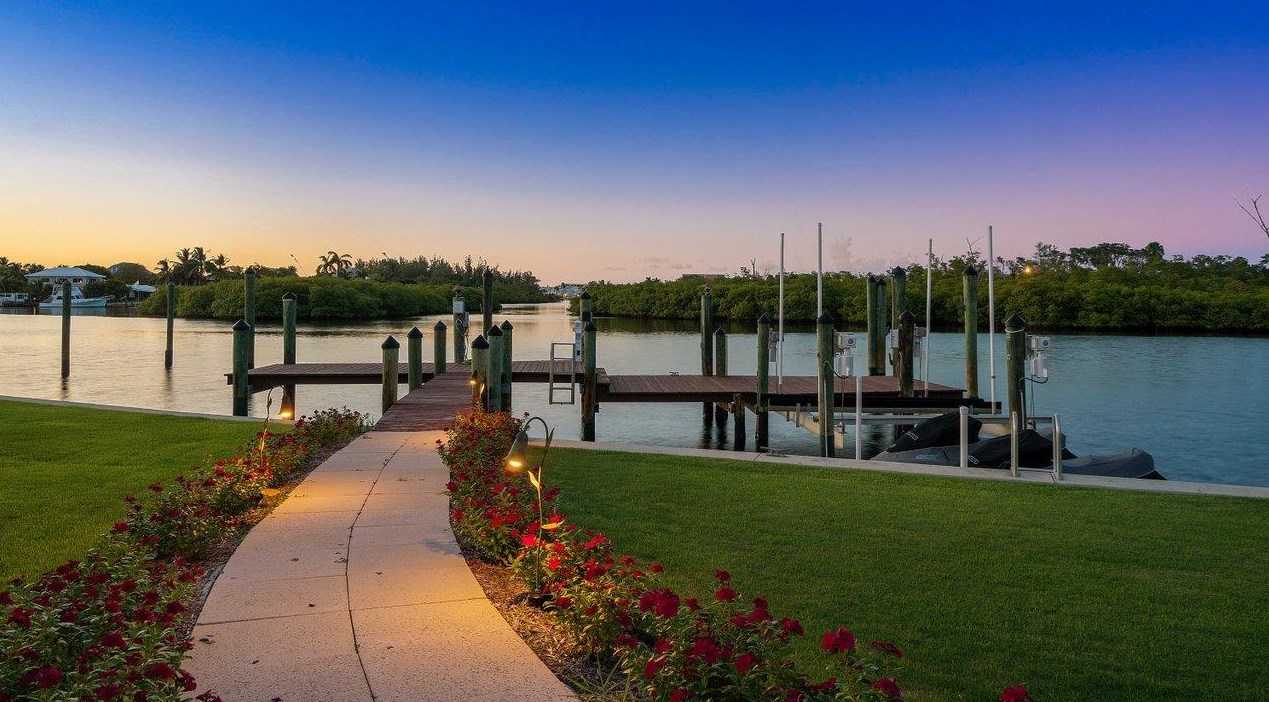 317 Old Jupiter Beach Rd, Jupiter FL  33477-5034 exterior