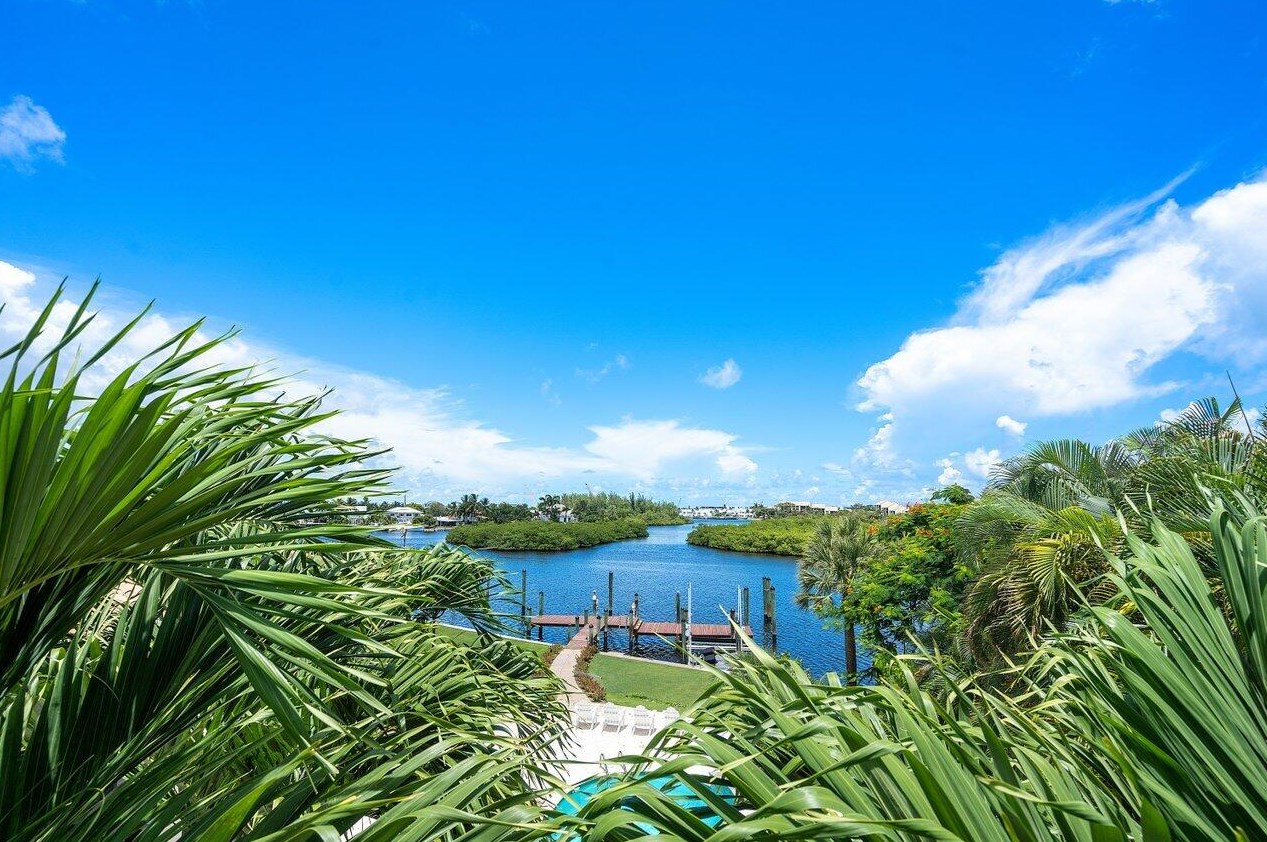 317 Old Jupiter Beach Rd, Jupiter FL  33477-5034 exterior