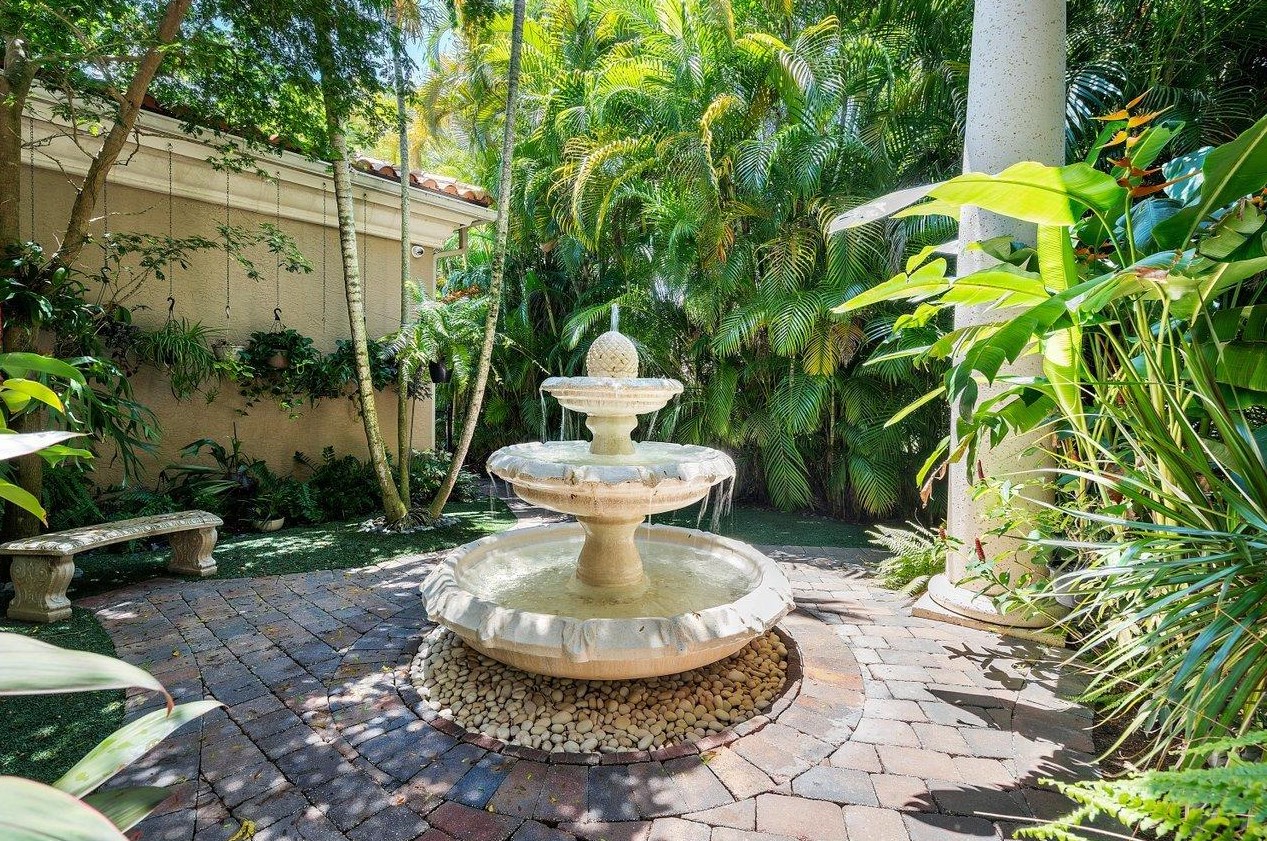 317 Old Jupiter Beach Rd, Jupiter FL  33477-5034 exterior