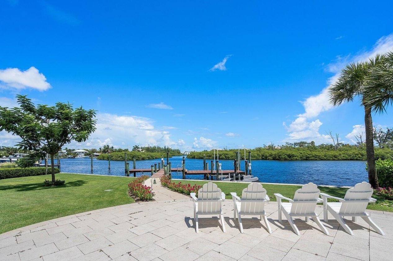 317 Old Jupiter Beach Rd, Jupiter FL  33477-5034 exterior