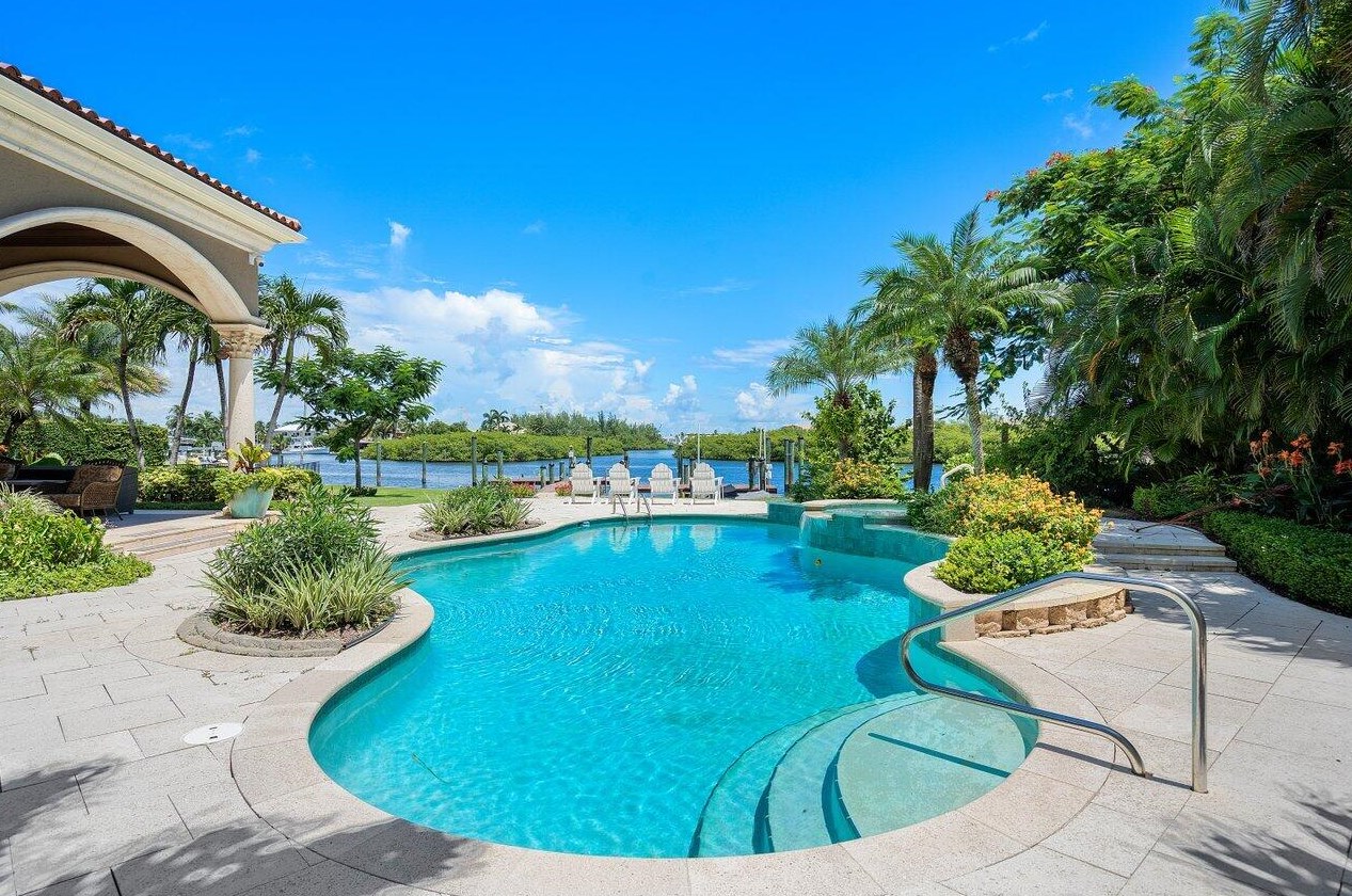 317 Old Jupiter Beach Rd, Jupiter FL  33477-5034 exterior