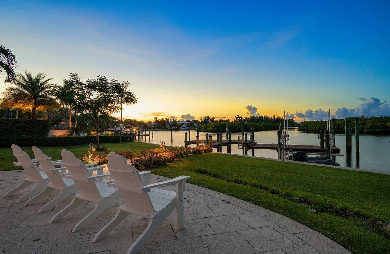 317 Old Jupiter Beach Rd, Jupiter FL  33477-5034 exterior