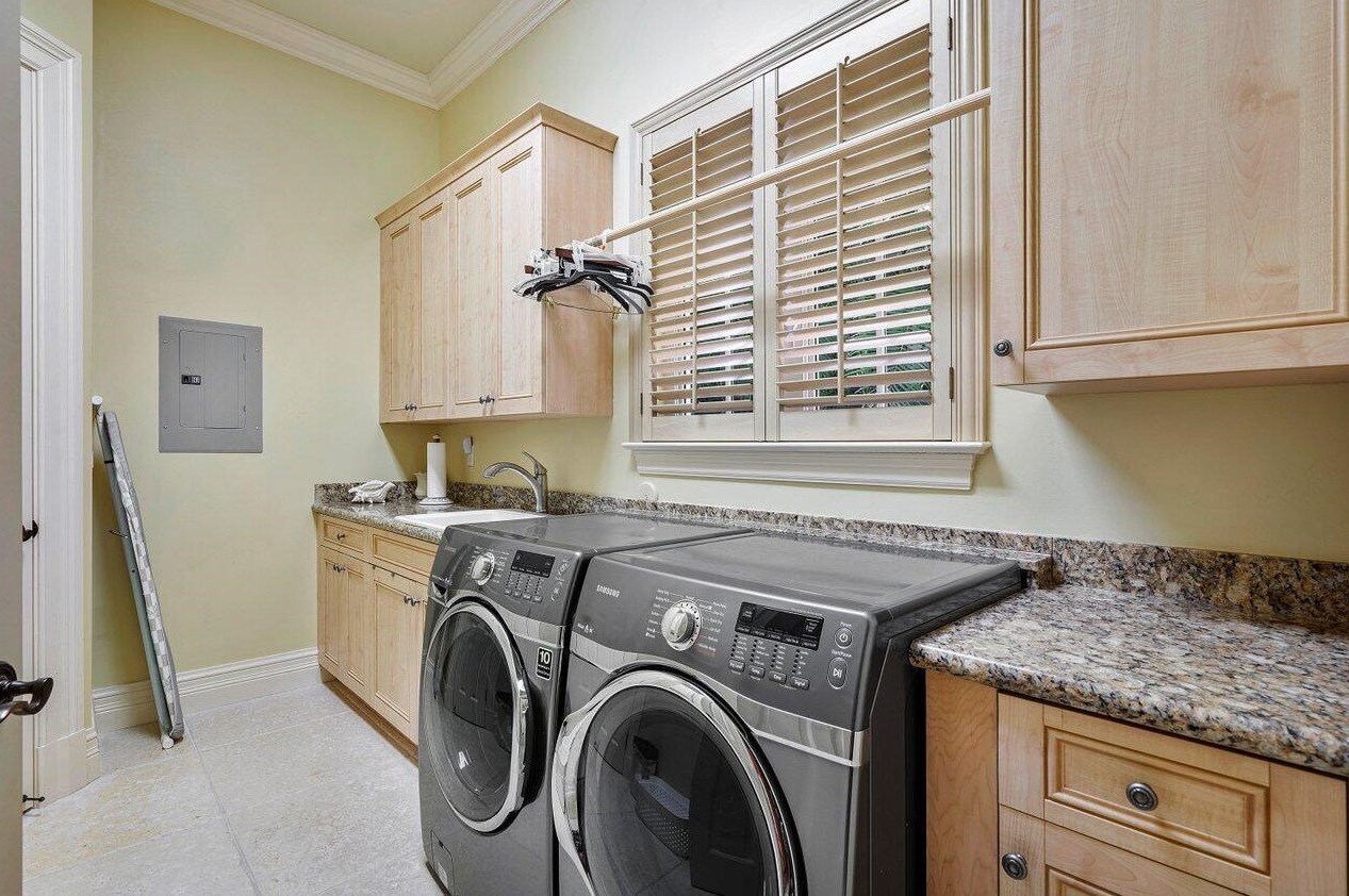 317 Old Jupiter Beach Rd, Jupiter FL  33477-5034 exterior