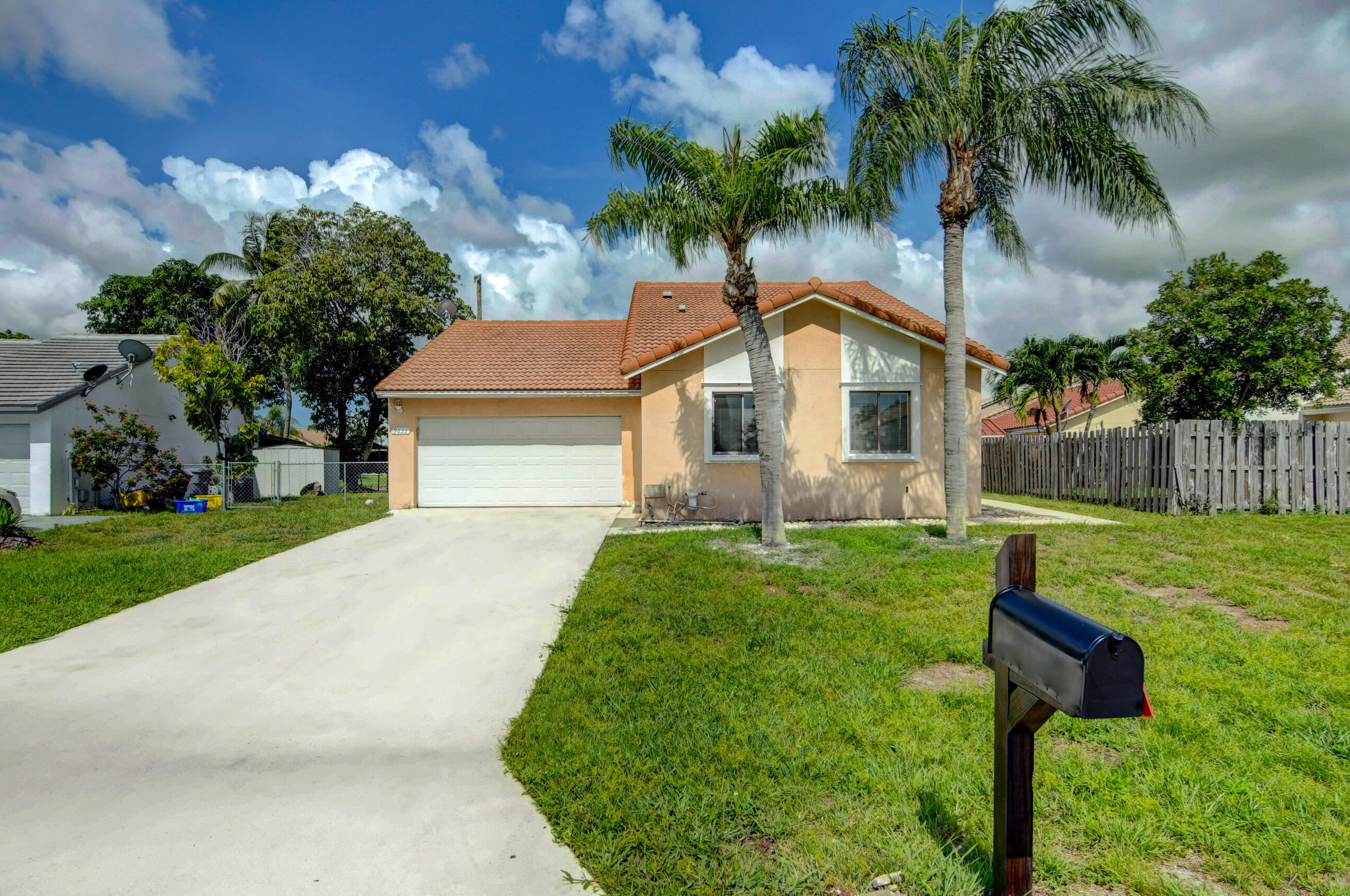 9633 63rd Trl, Boynton Beach, FL 33437-2811