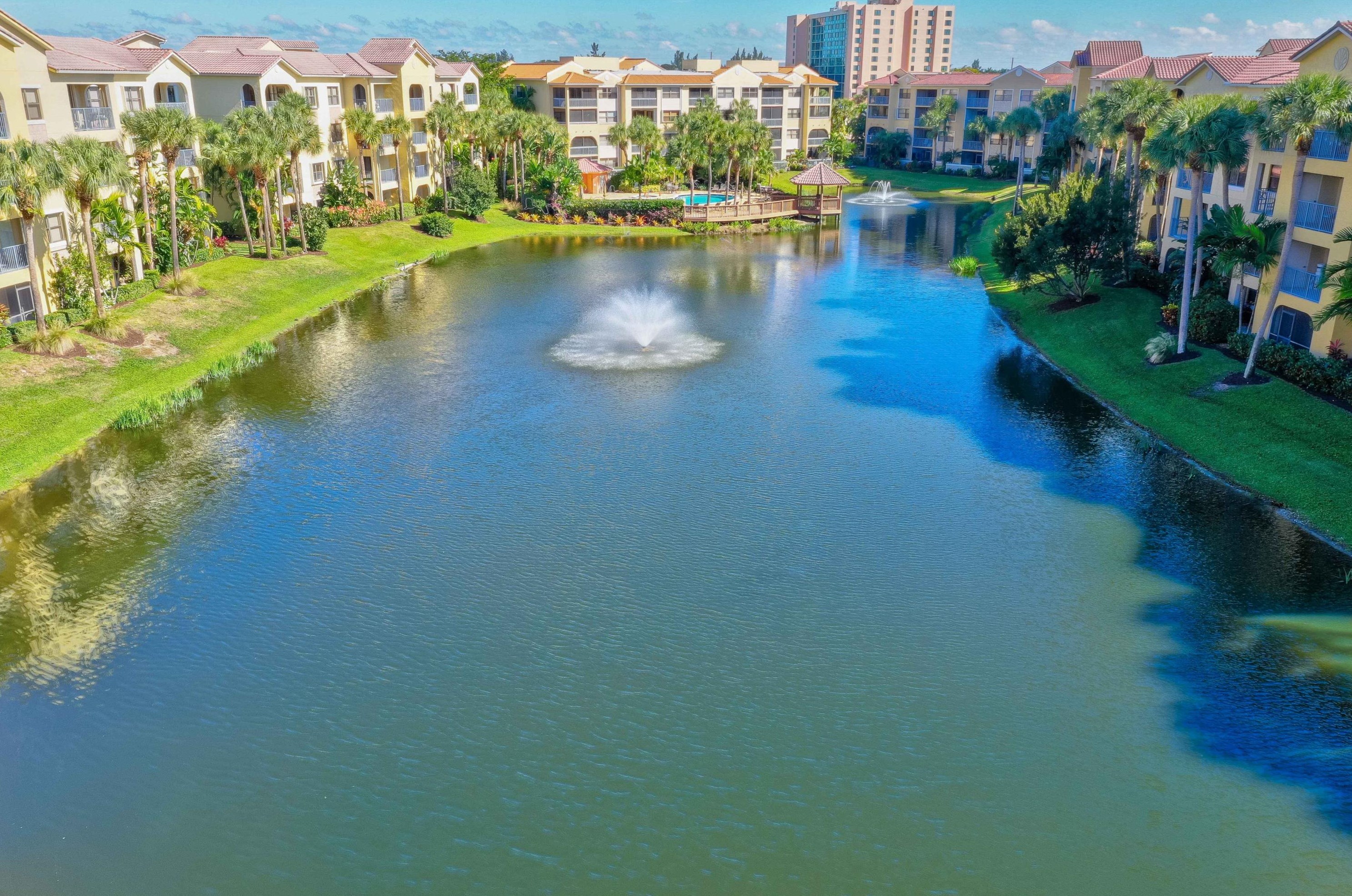 300 Uno Lago Dr, West Palm Beach, FL 33408-2669