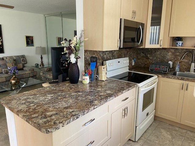 98 Dorset C, Boca Raton, FL 33434-3007