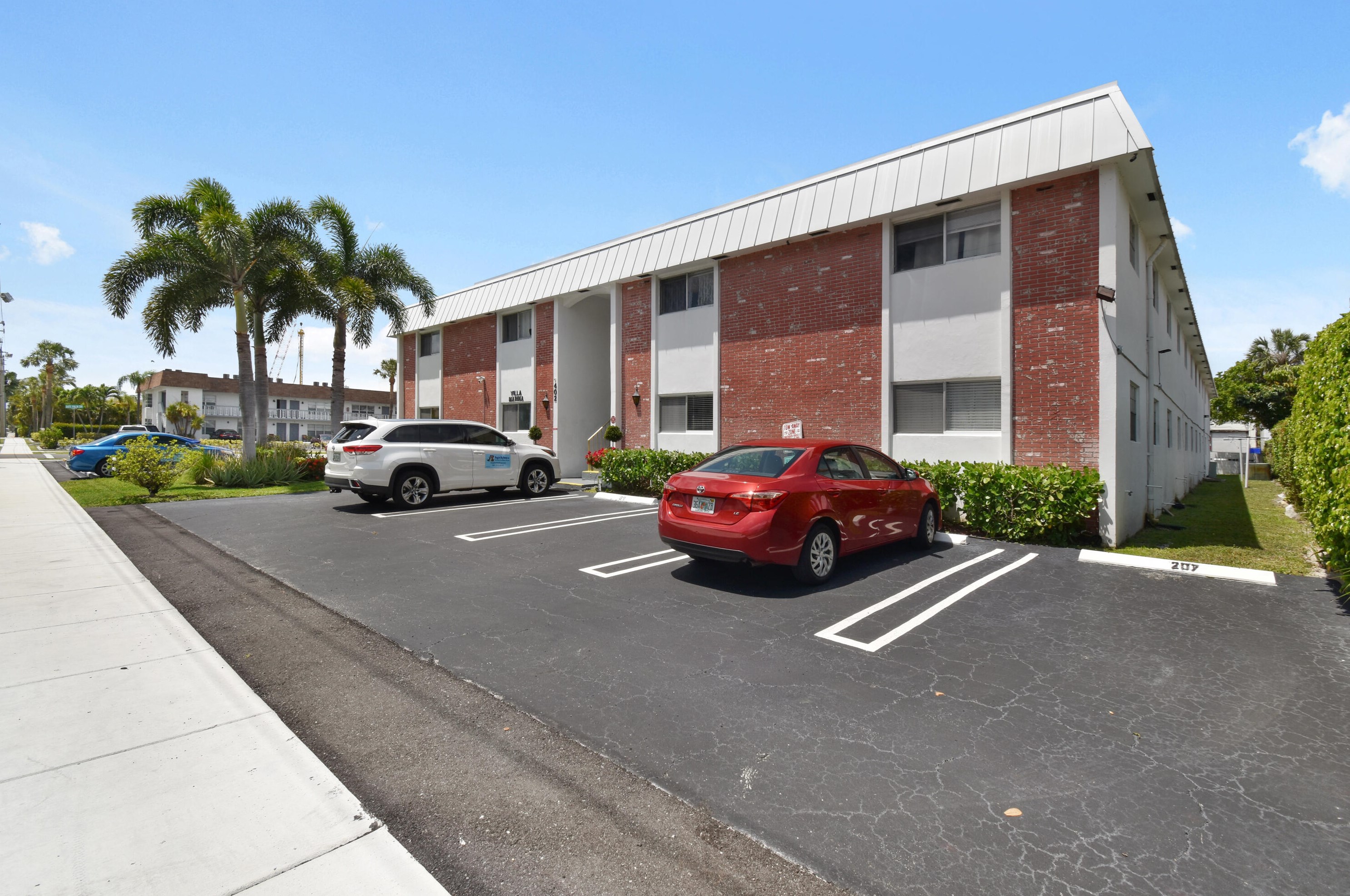 402 Lake Shore Dr #110, West Palm Beach, FL 33403