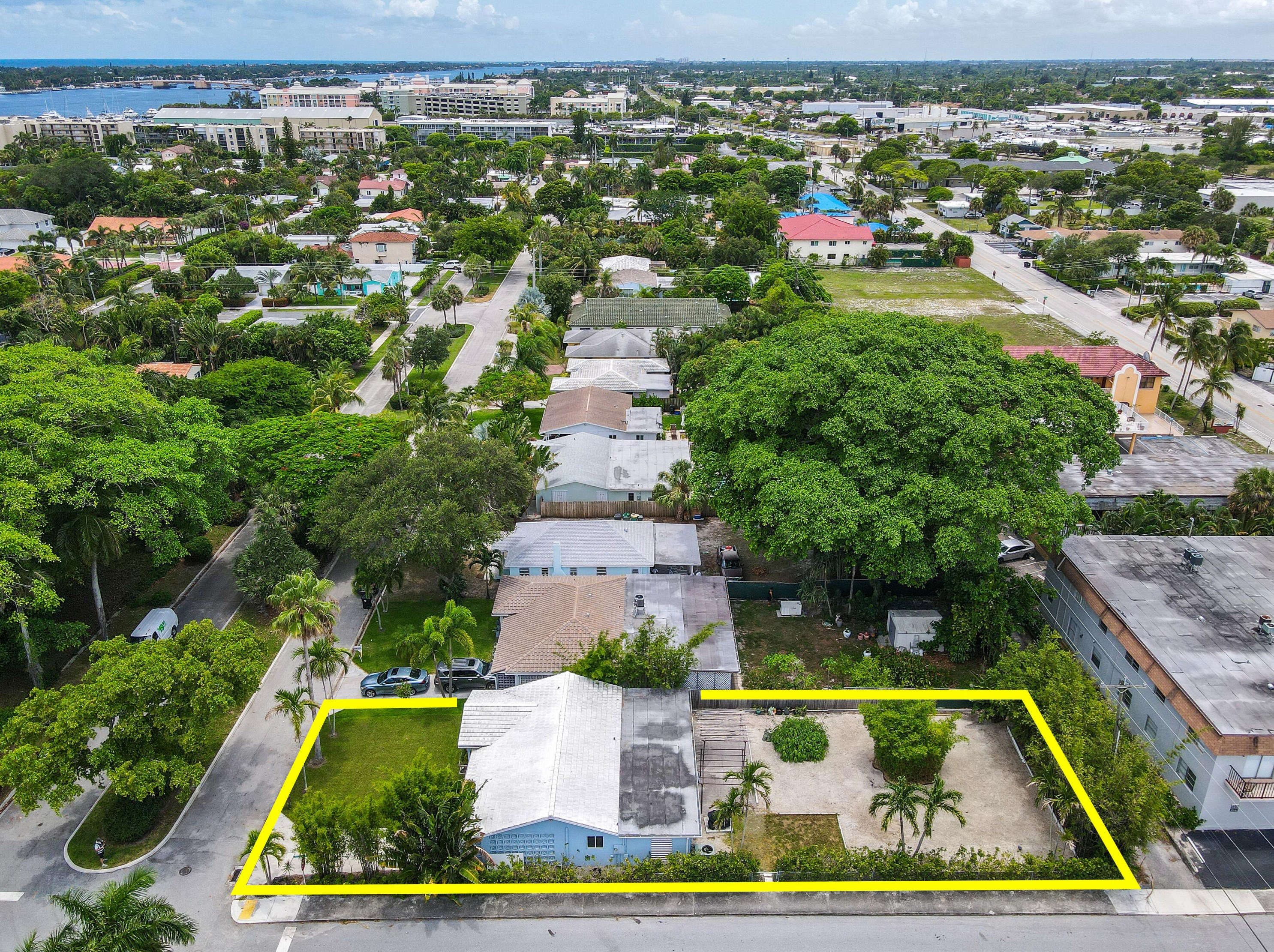 1501 Palmway, Lake Worth, FL 33460-1960