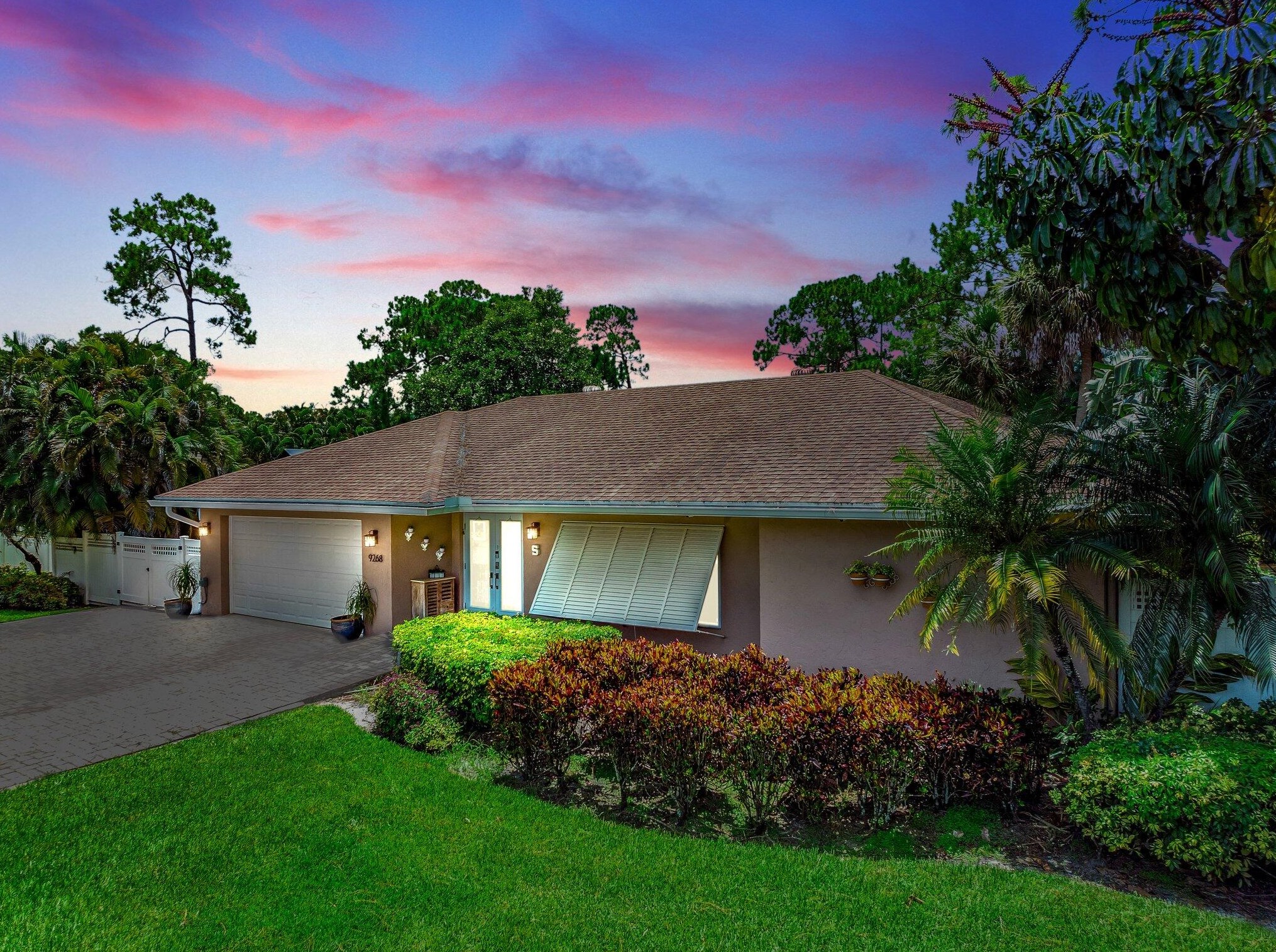 9268 Palomino Dr, Lake Worth FL 33467-1026 exterior