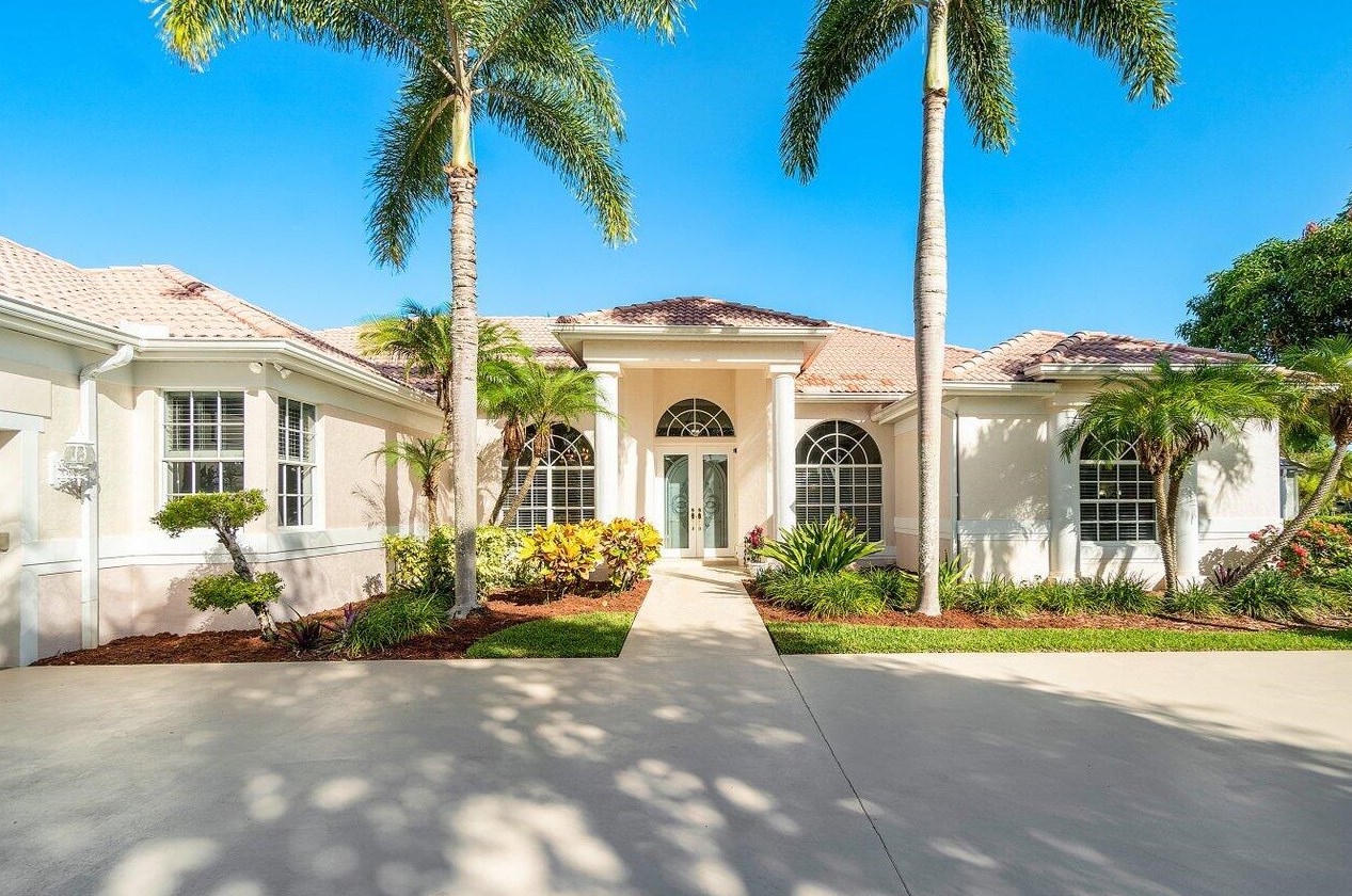 7701 Double Tree Dr, Hobe Sound, FL 33455-8102