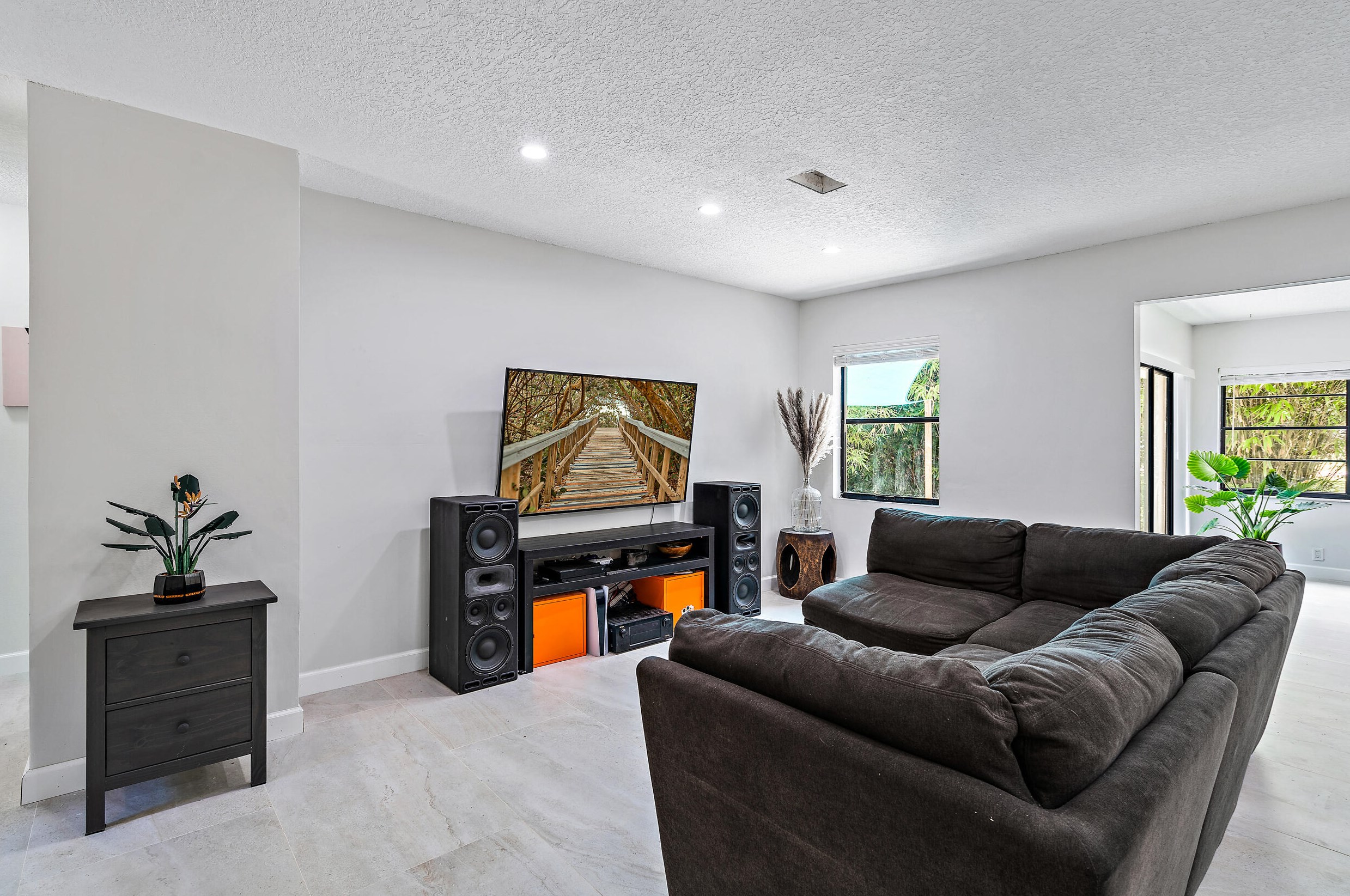 9555 Saddlebrook Dr, Boca Raton, FL 33496-1805