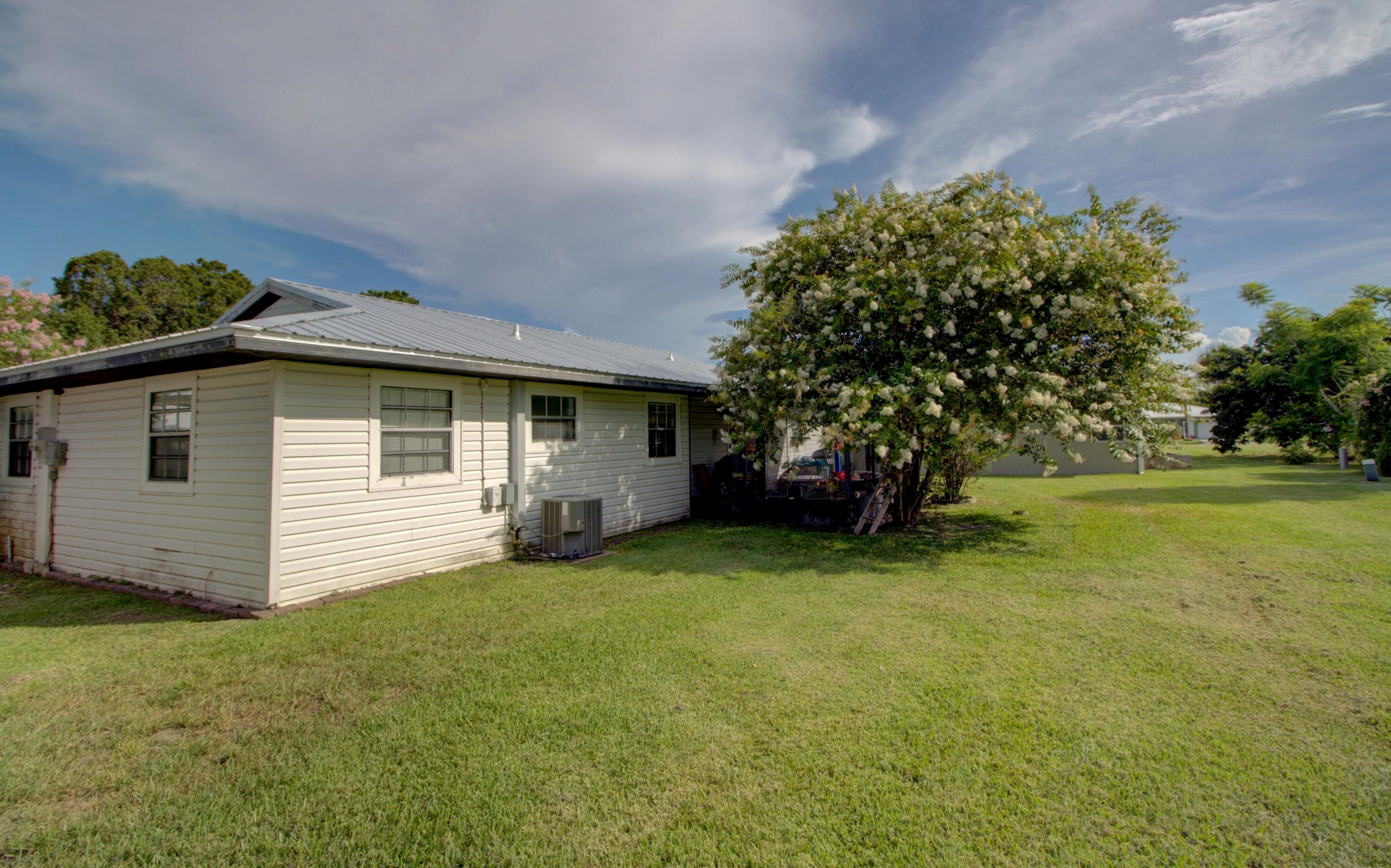 4243 50 Ave, Okeechobee FL 34974-2302 exterior