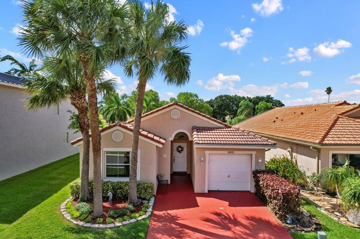 8025 Pelican Harbour Dr, Lake Worth, FL 33467-6845