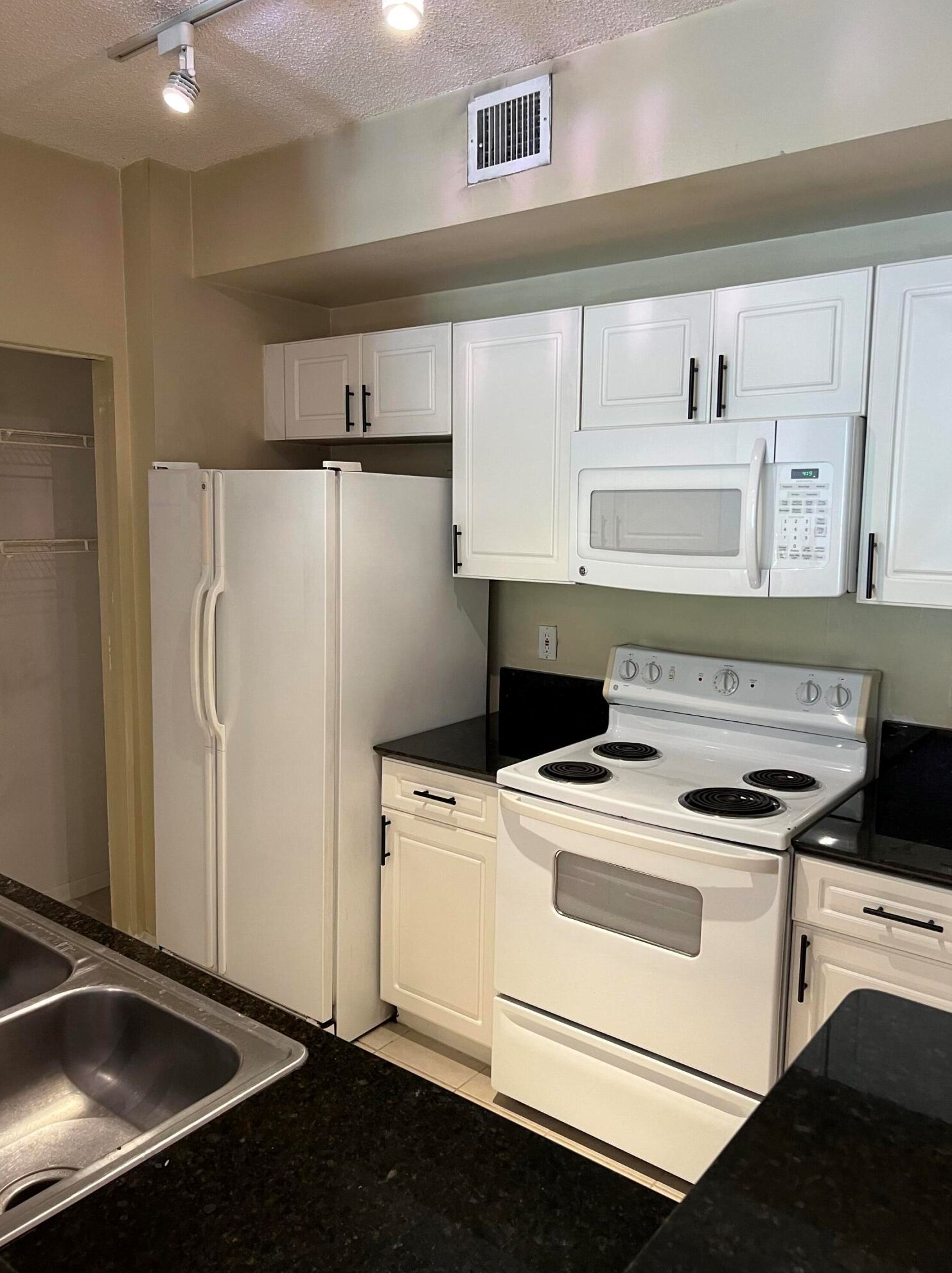 780 S Sapodilla Ave #205, West Palm Beach, FL 33401