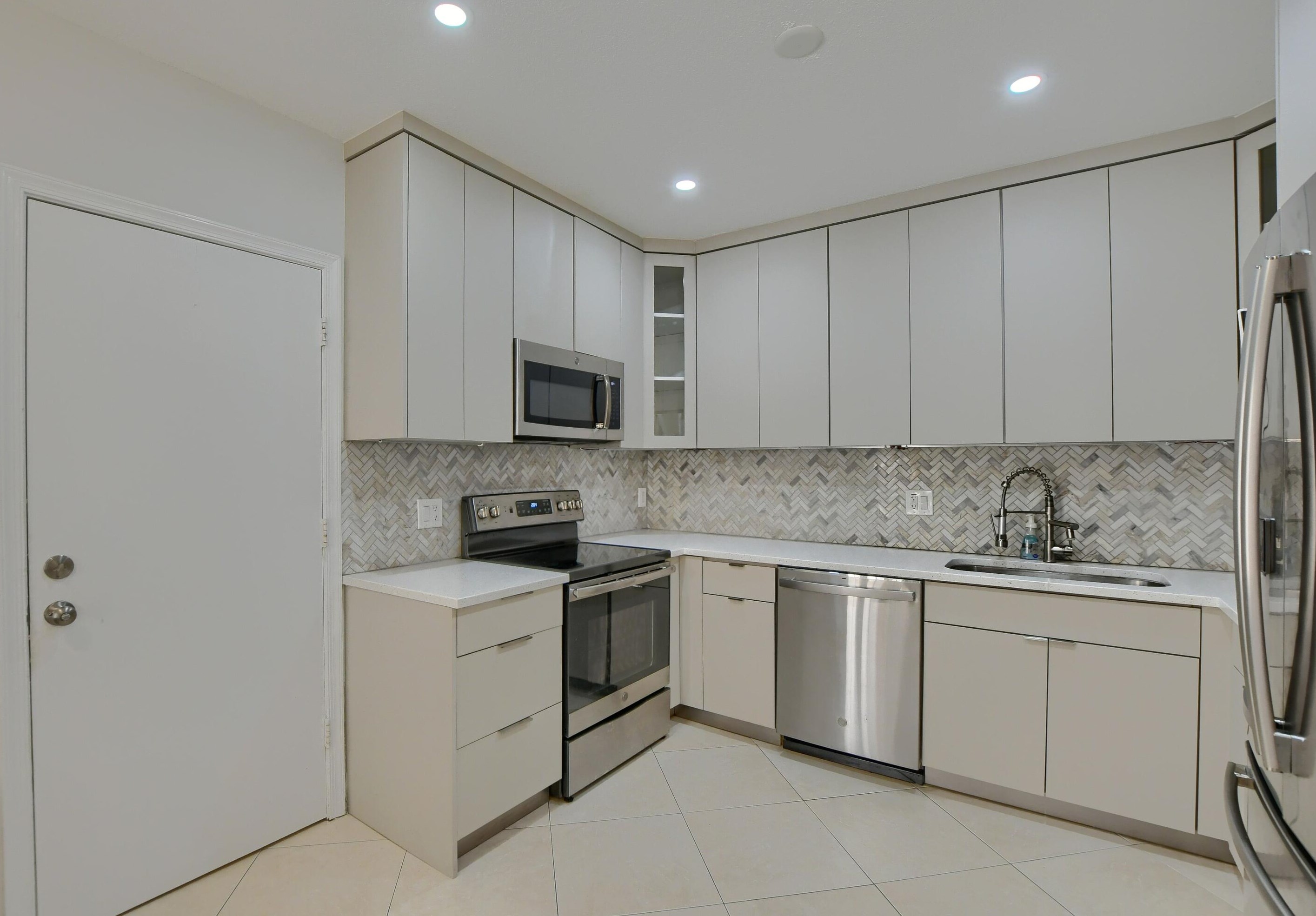23061 Aqua Vw Apt 6, Boca Raton, FL 33433