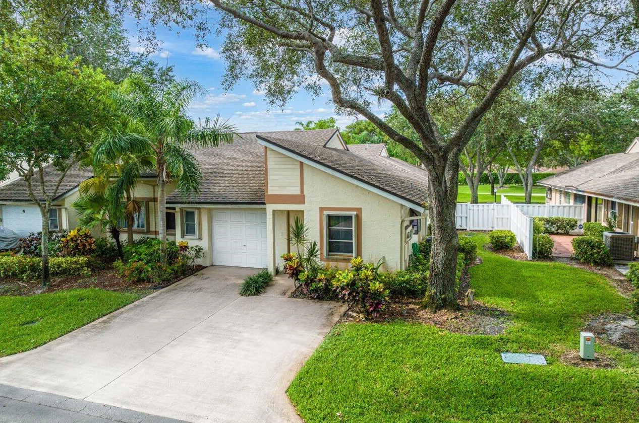 8620 Flamingo Dr, Boca Raton, FL 33496-5069