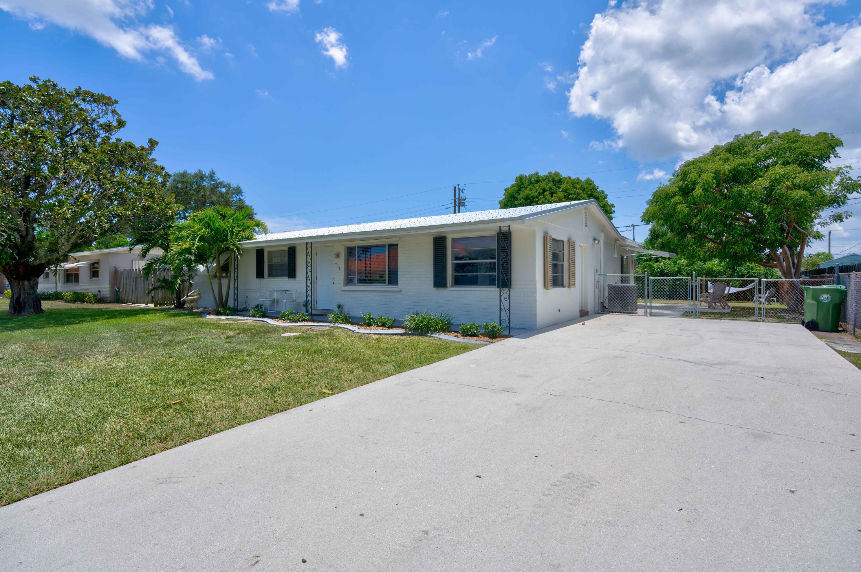 416 San Fernando Dr, Lake Worth, FL 33461-1520