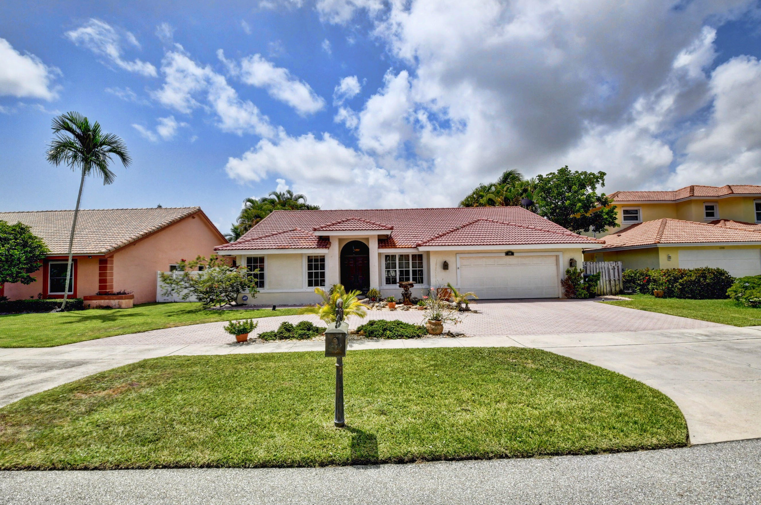366 Cottonwood Ln, Boca Raton, FL 33487-1454