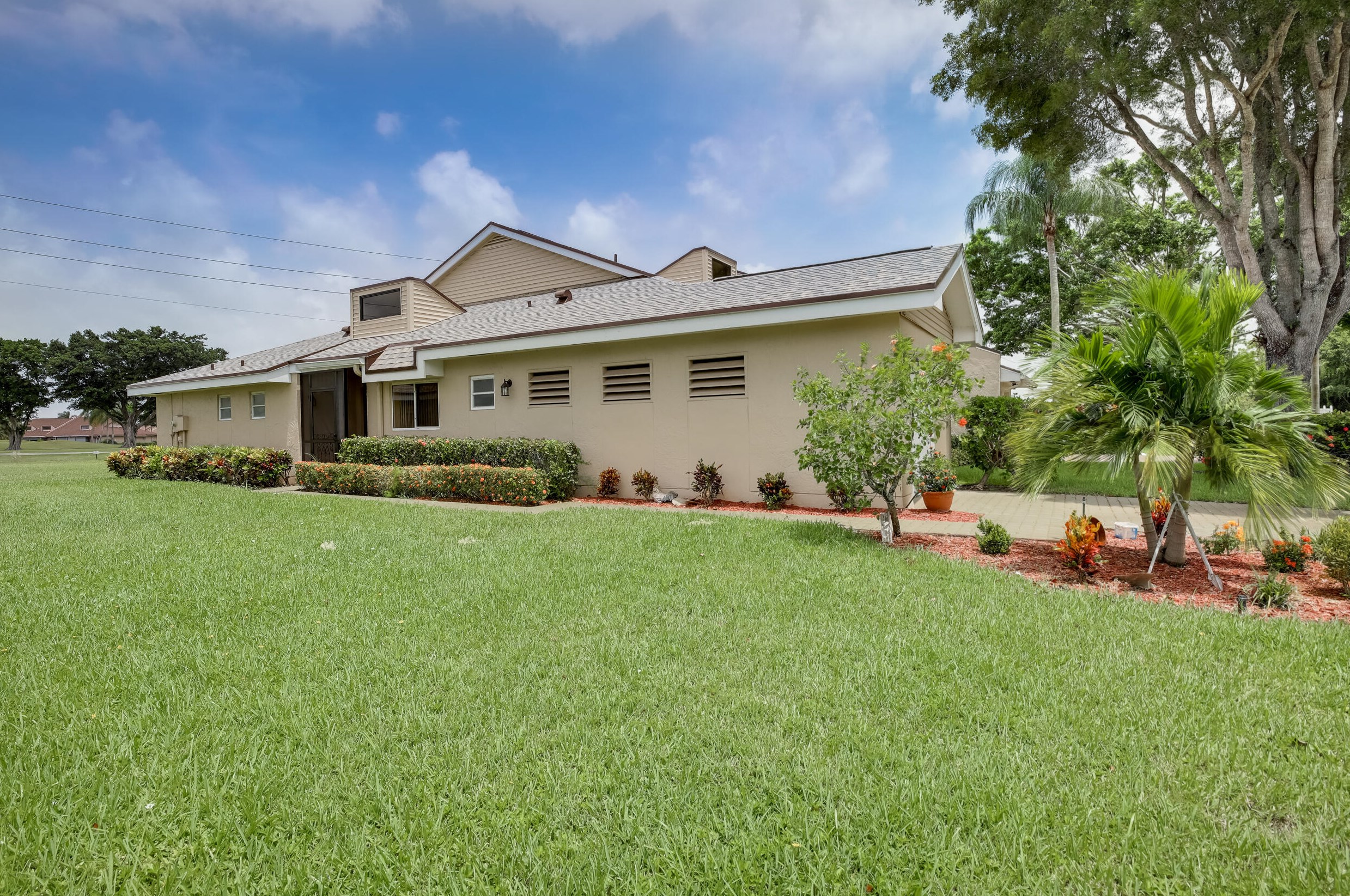 6981 Fountains Cir, Lake Worth, FL 33467-5722