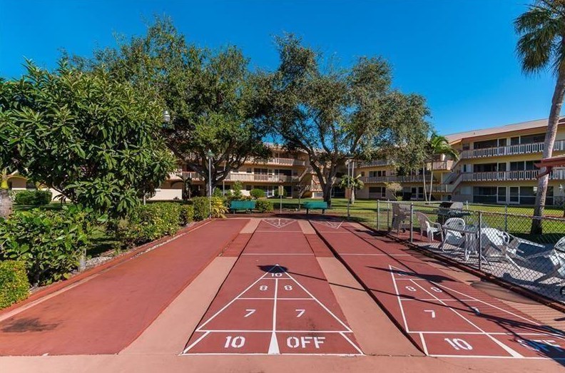 5300 Washington St, Hollywood FL 33021-7750 exterior