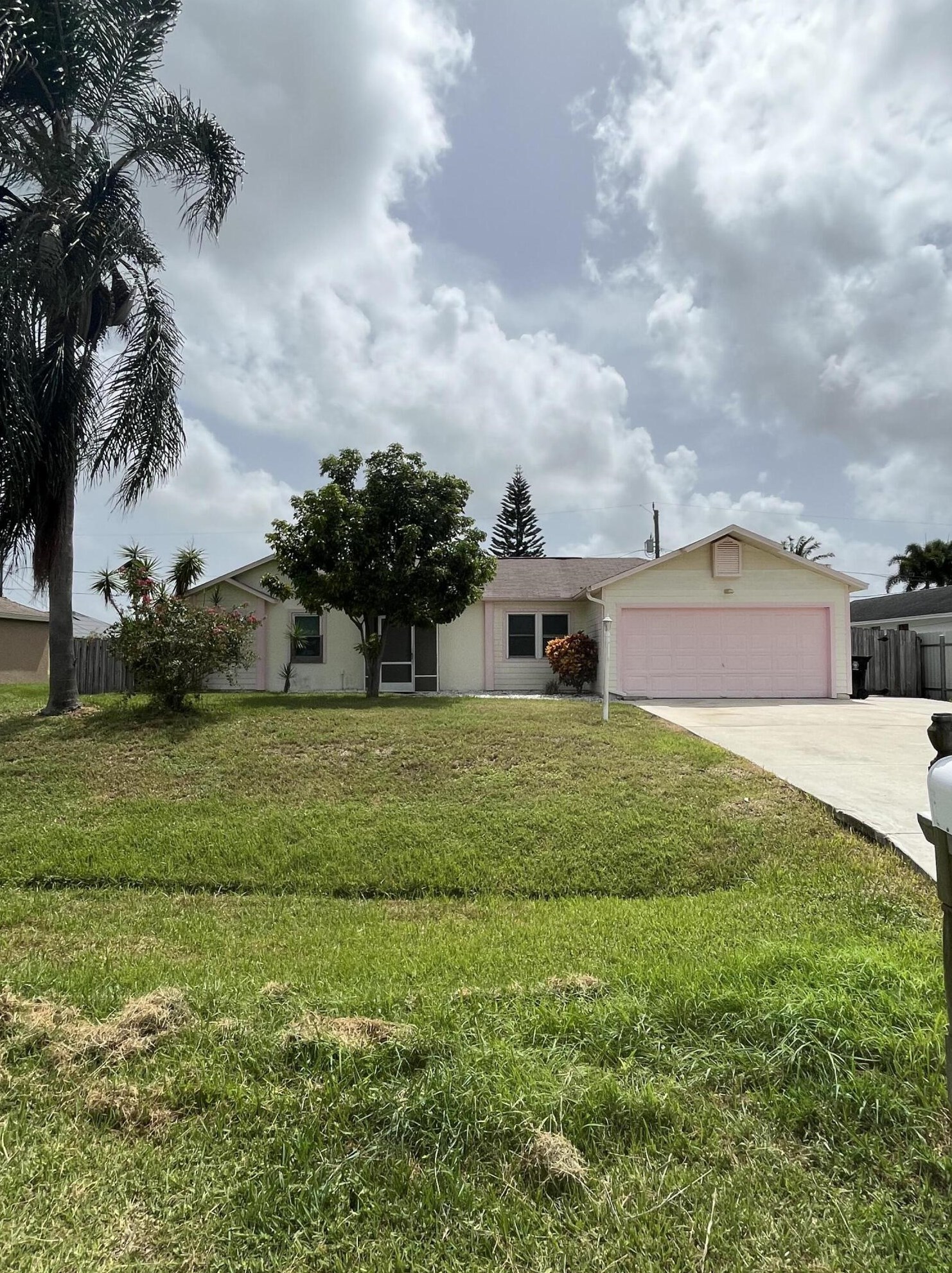 733 Ne Galilean St, Fort Pierce, FL 34983