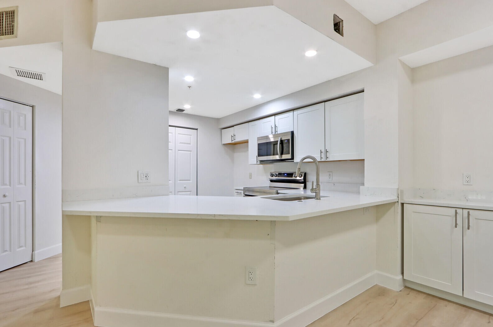 3023 Alcazar Pl #207, West Palm Beach, FL 33410