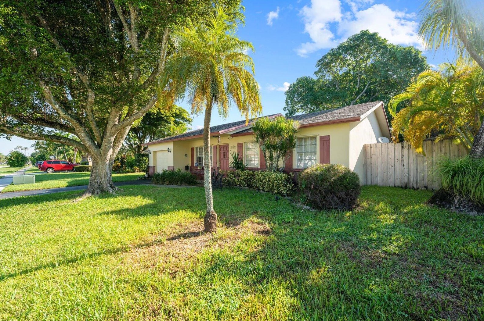 19532 Carolina Cir, Boca Raton, FL 33434-2611