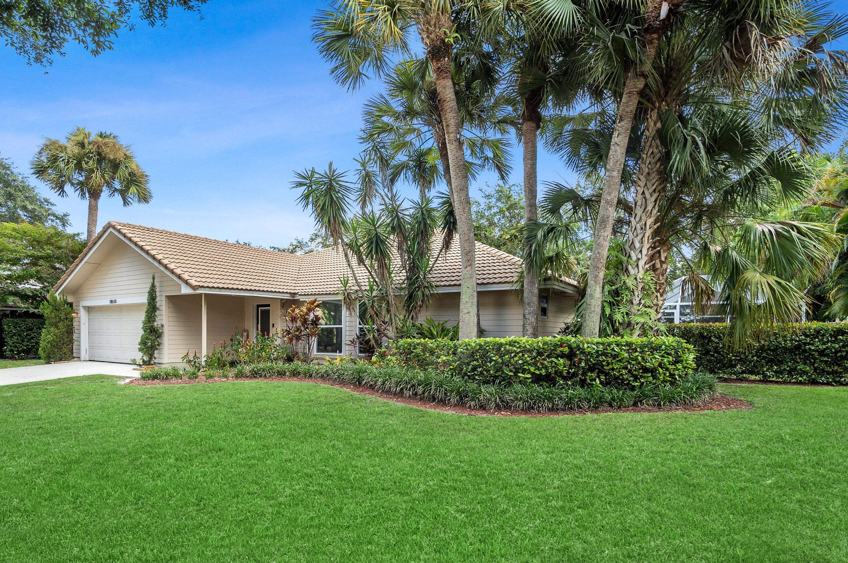 18510 Lake Bend Dr, Jupiter, FL 33458-3813