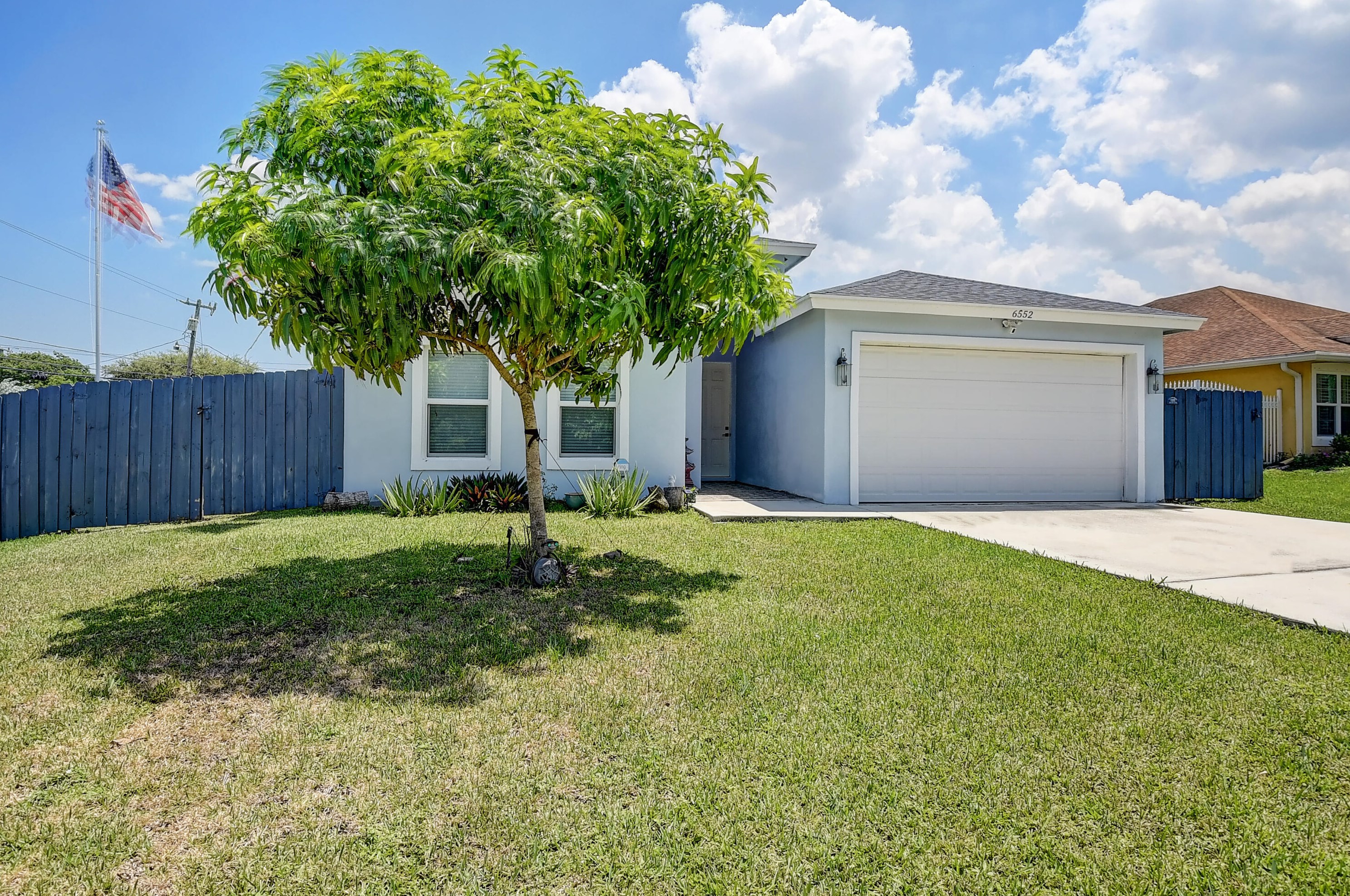 6552 Westview Dr, Lake Worth, FL 33462-3952