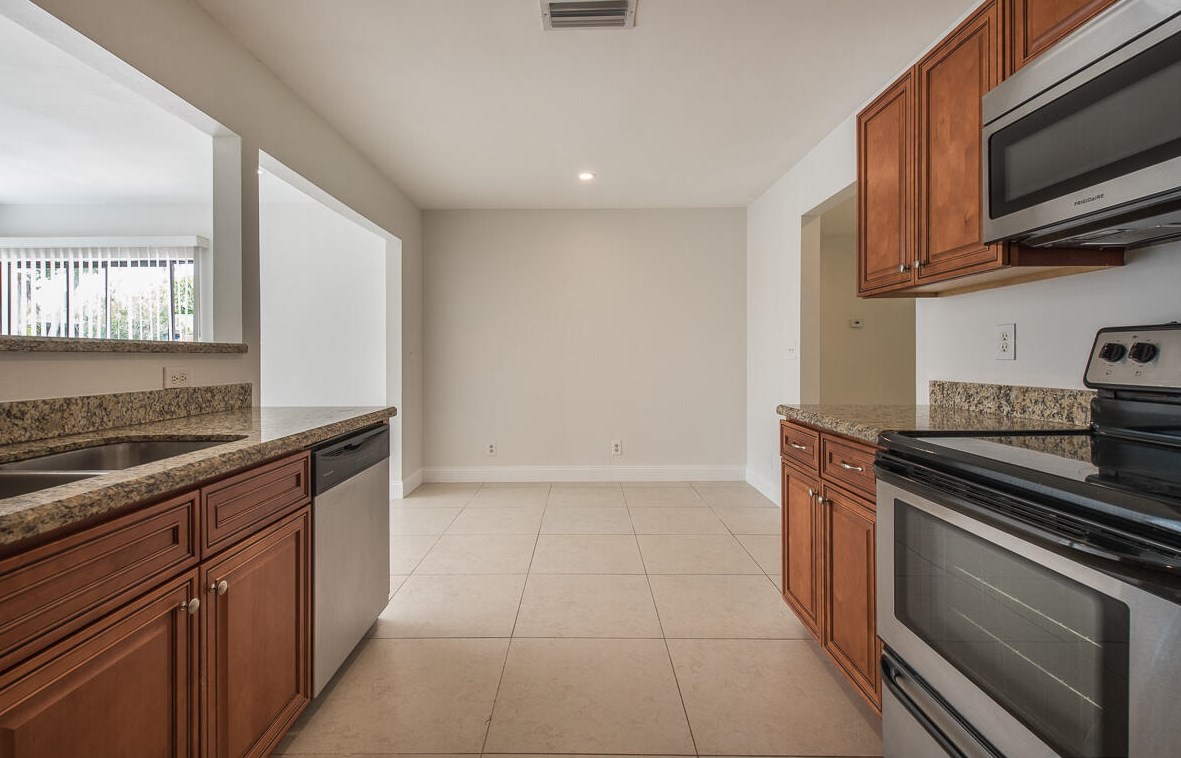 9720 Saddlebrook Dr, Boca Raton FL  33496-1809 exterior