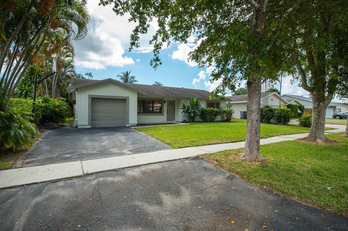 9720 Saddlebrook Dr, Boca Raton, FL 33496
