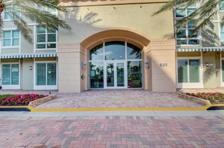 625 Casa Loma Blvd #202, Boynton Beach, FL 33435