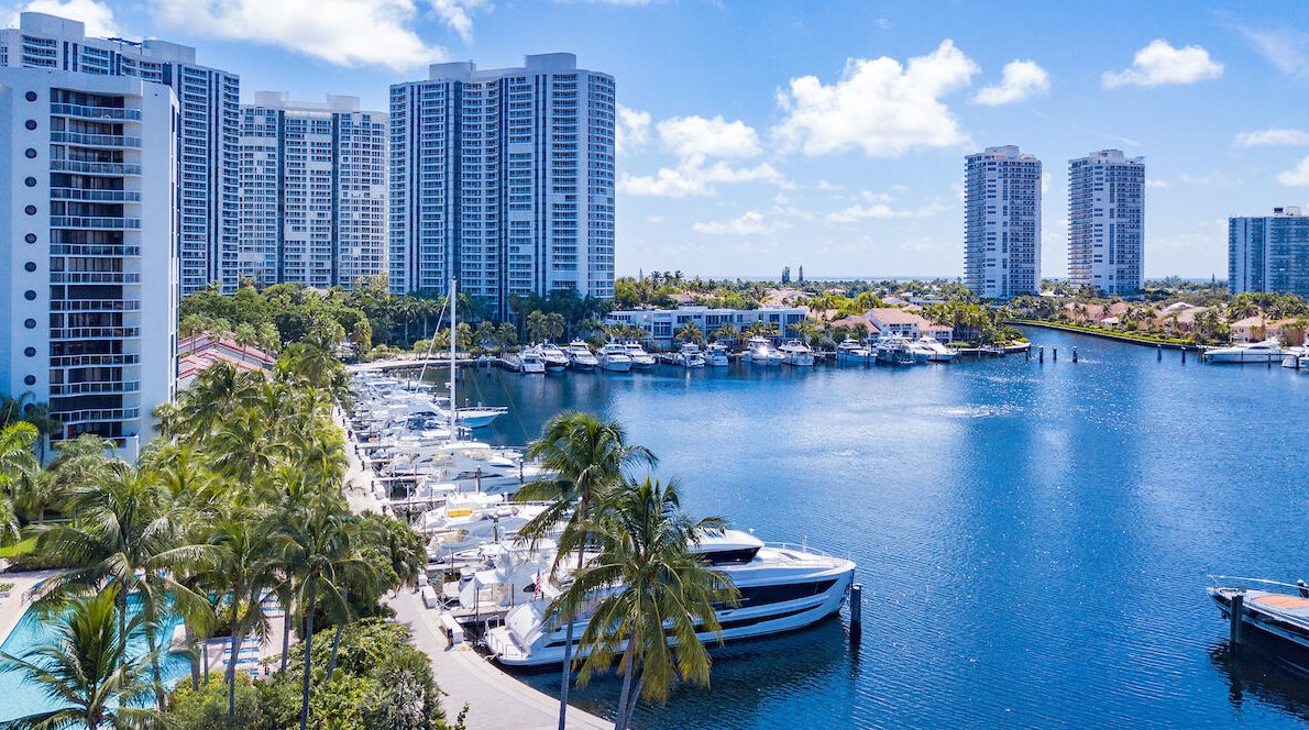 21391 Marina Cove Cir, Miami, FL 33180-3557