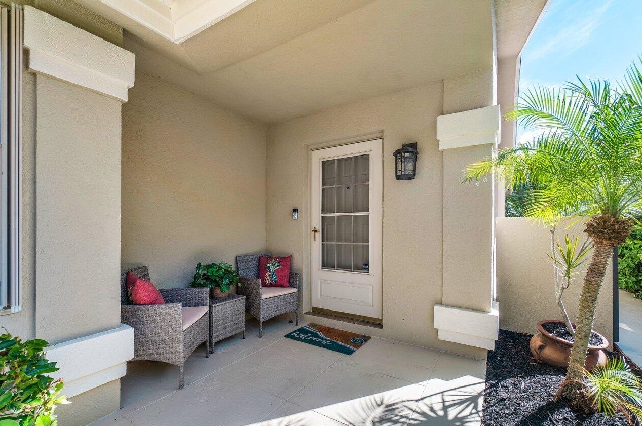 129 Seashore Dr, Jupiter, FL 33477-9683