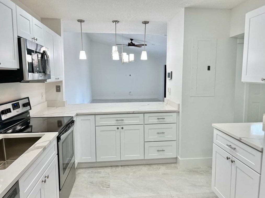 4720 Holly Lake Dr, Lake Worth FL  33463-5372 exterior