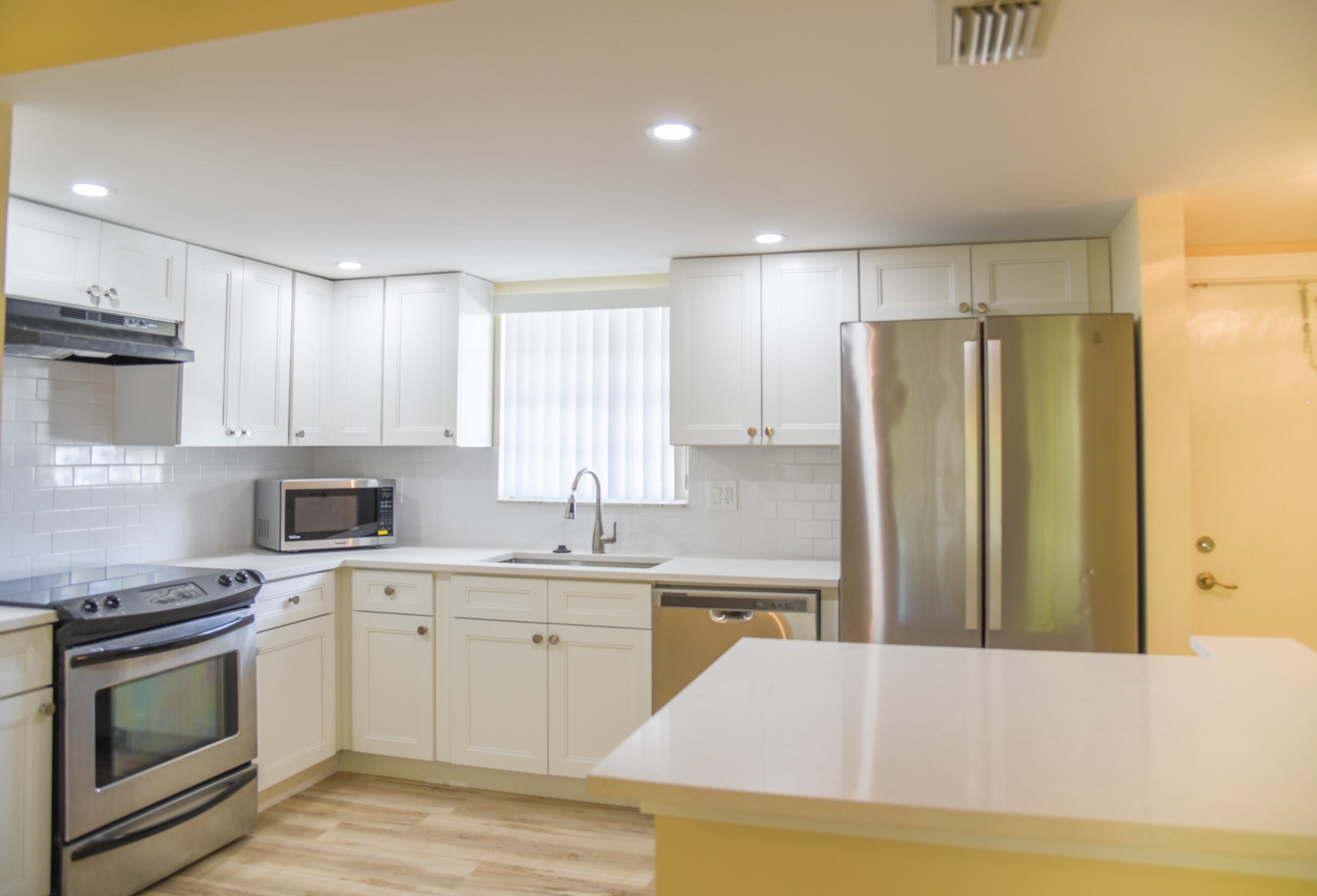 720 N Dixie Hwy #302, Lake Worth, FL 33462
